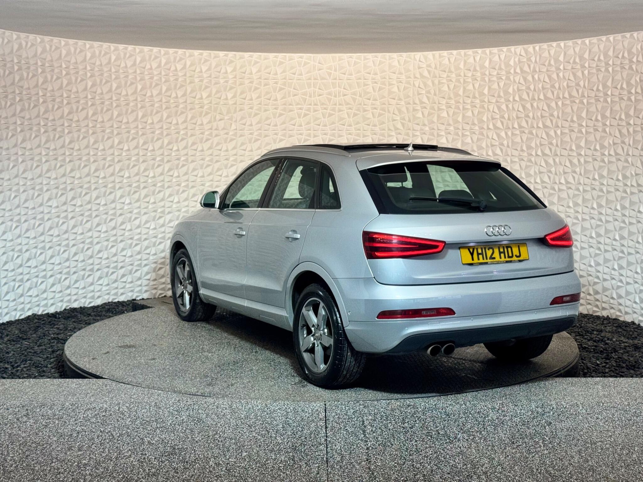 Audi Q3 view 16