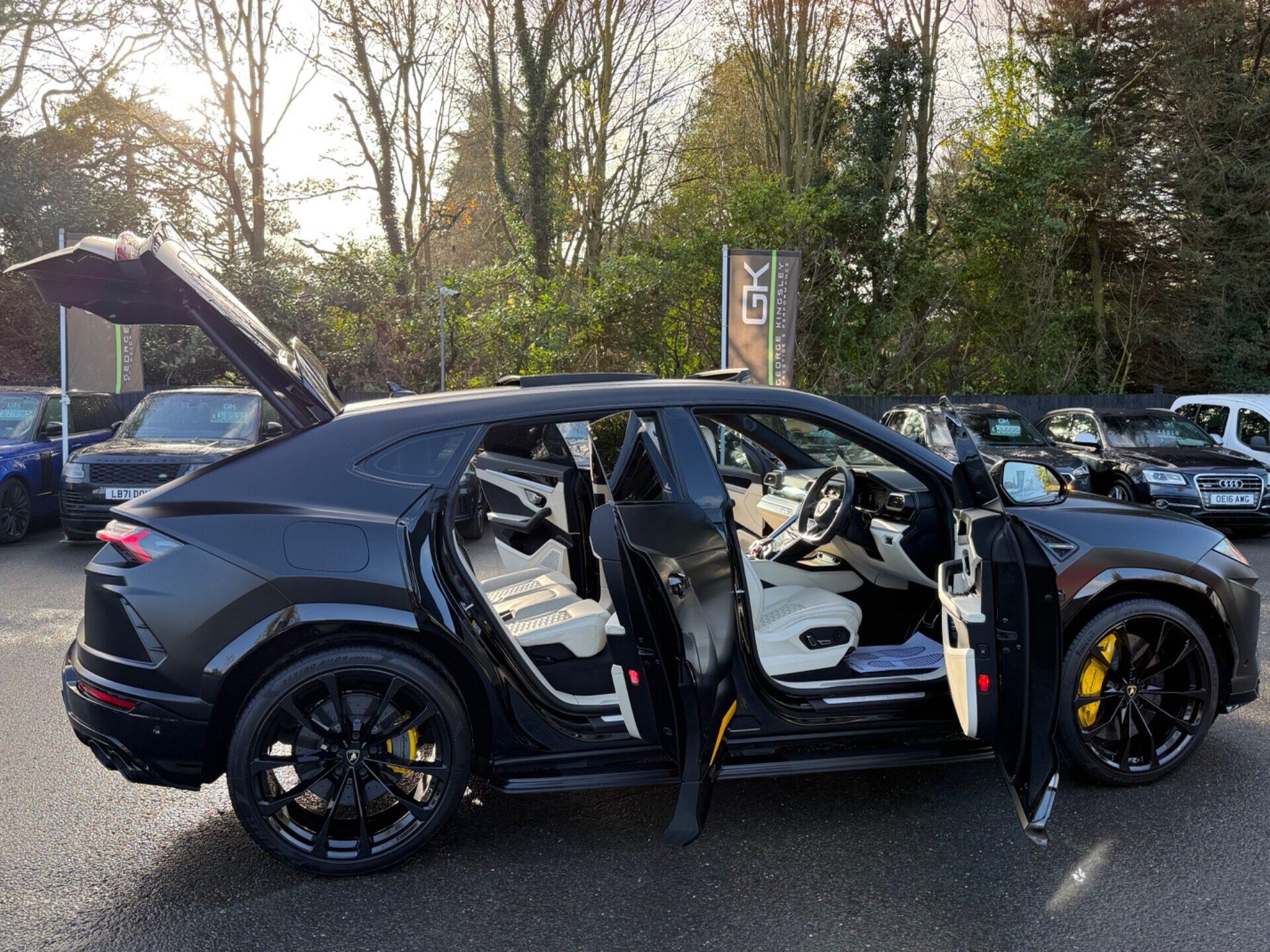Lamborghini Urus view 17