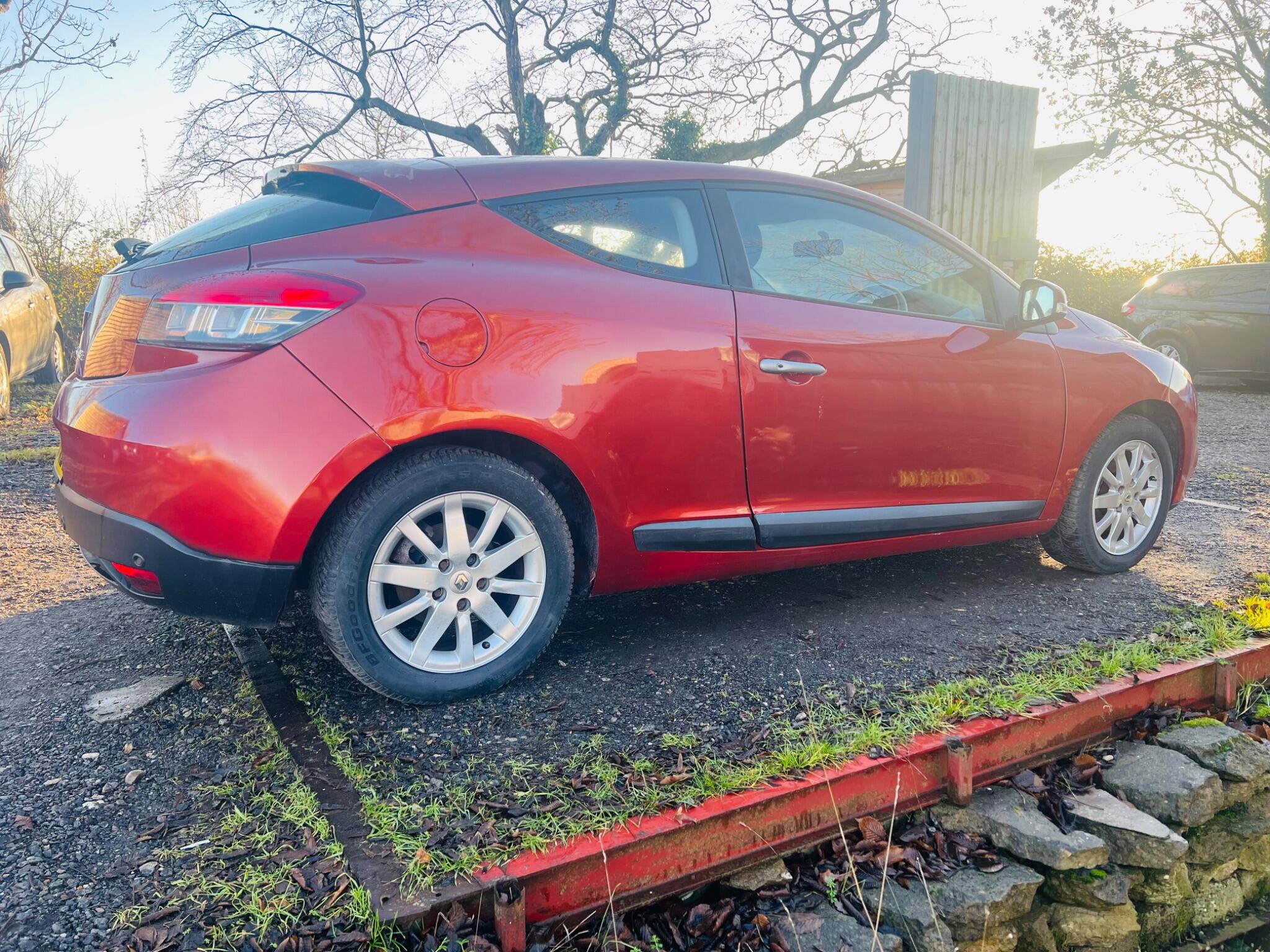 2009 Renault Megane 1.6 16V Expression Euro 5 3dr • 94,411 miles image 4