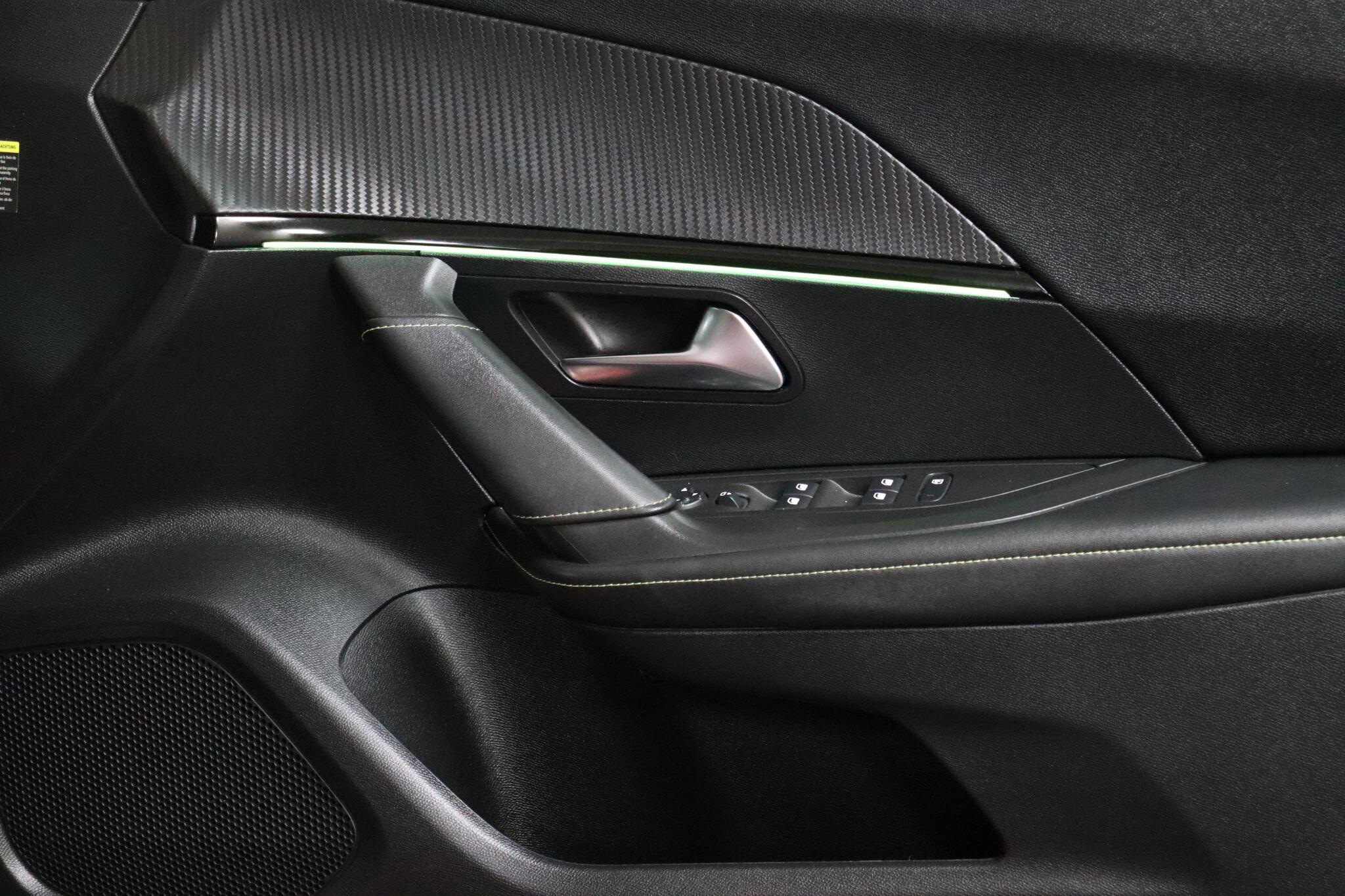 Peugeot E-2008 view 36