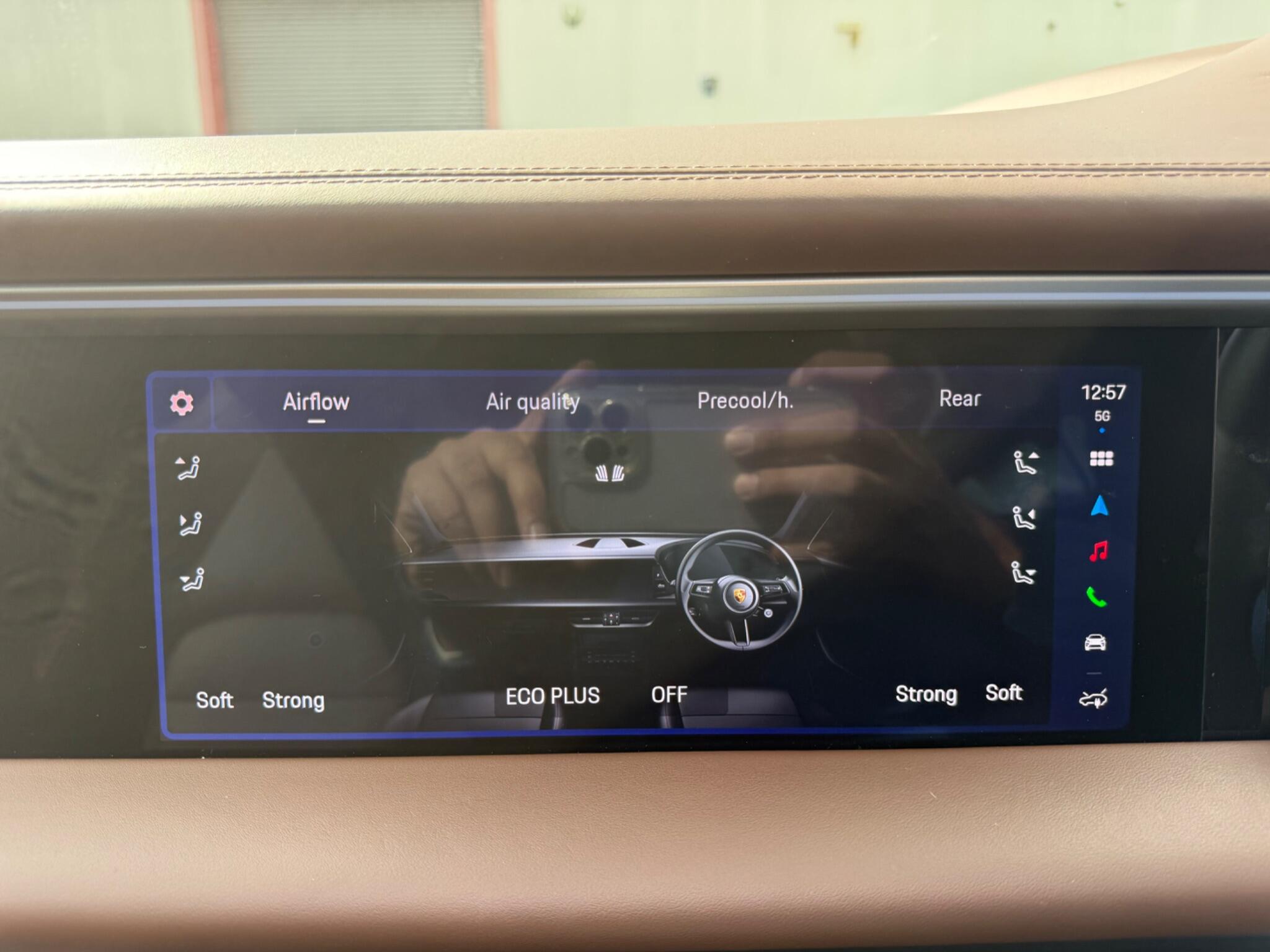 Porsche Macan view 44