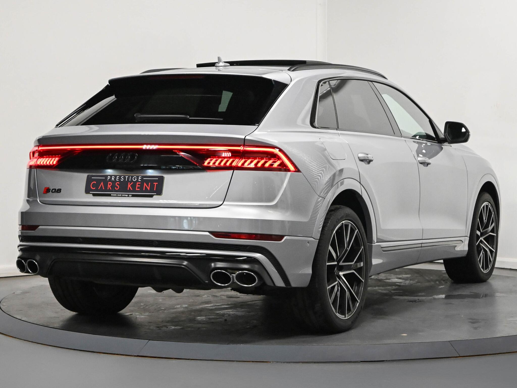 Audi SQ8 view 27