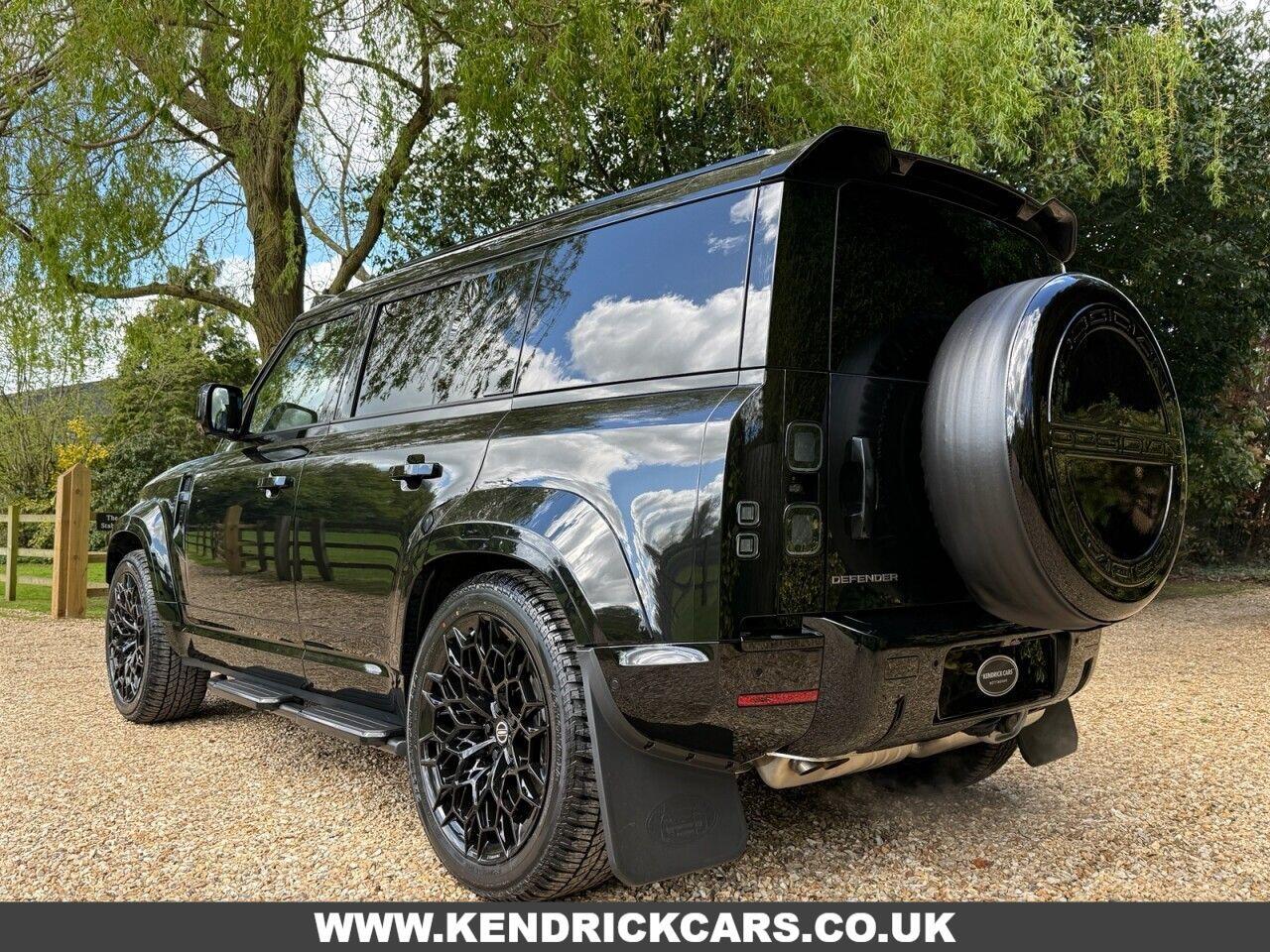 Land Rover Defender 110 view 9