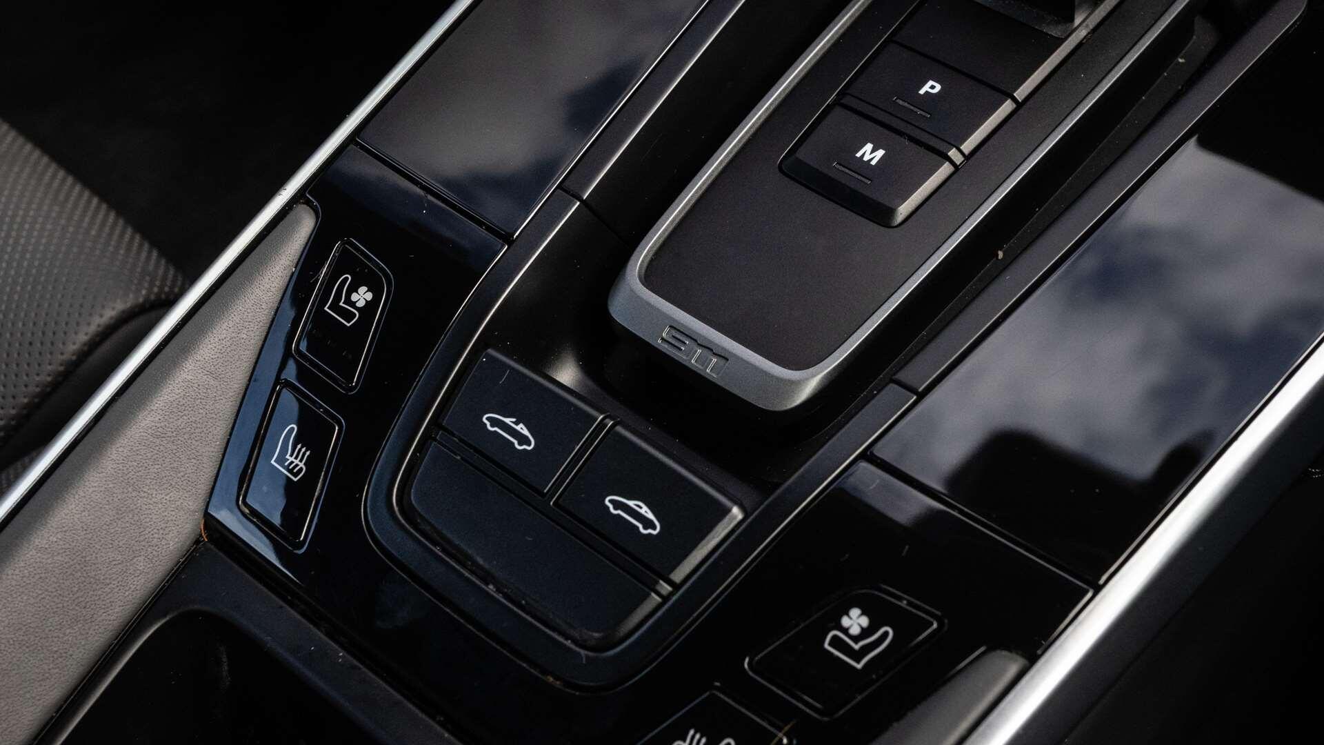 Porsche 911 view 32