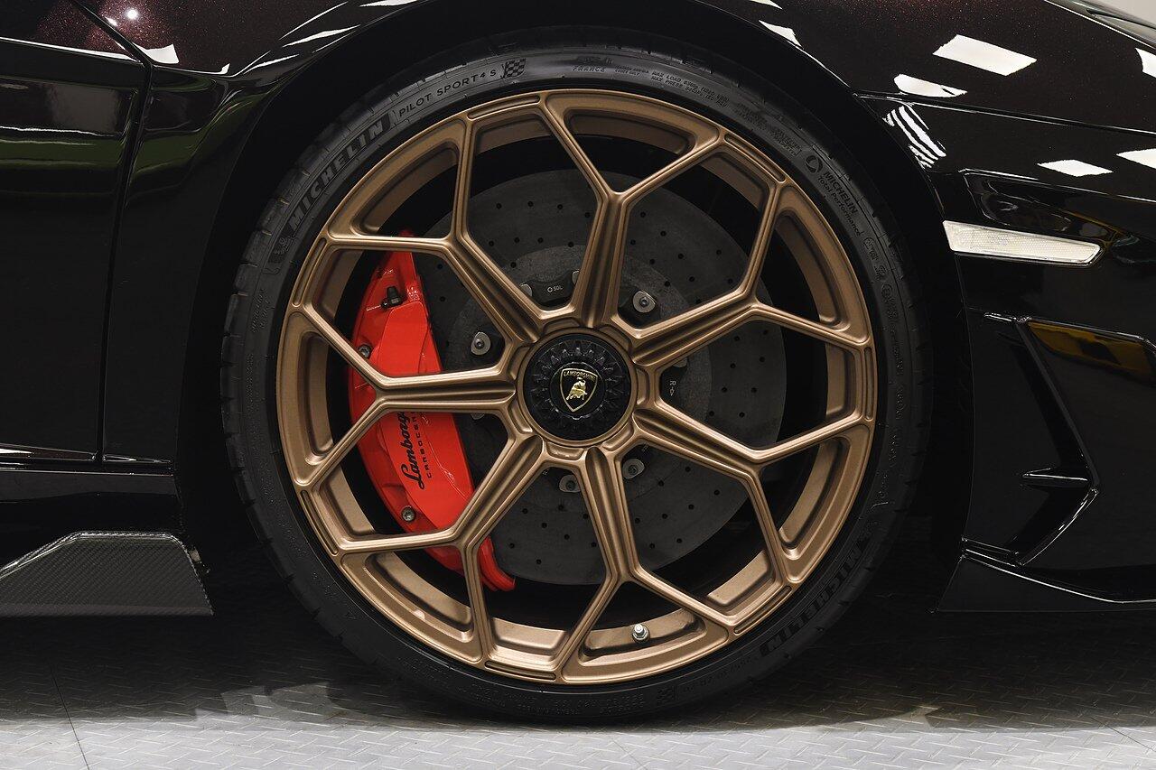 Lamborghini Aventador view 53