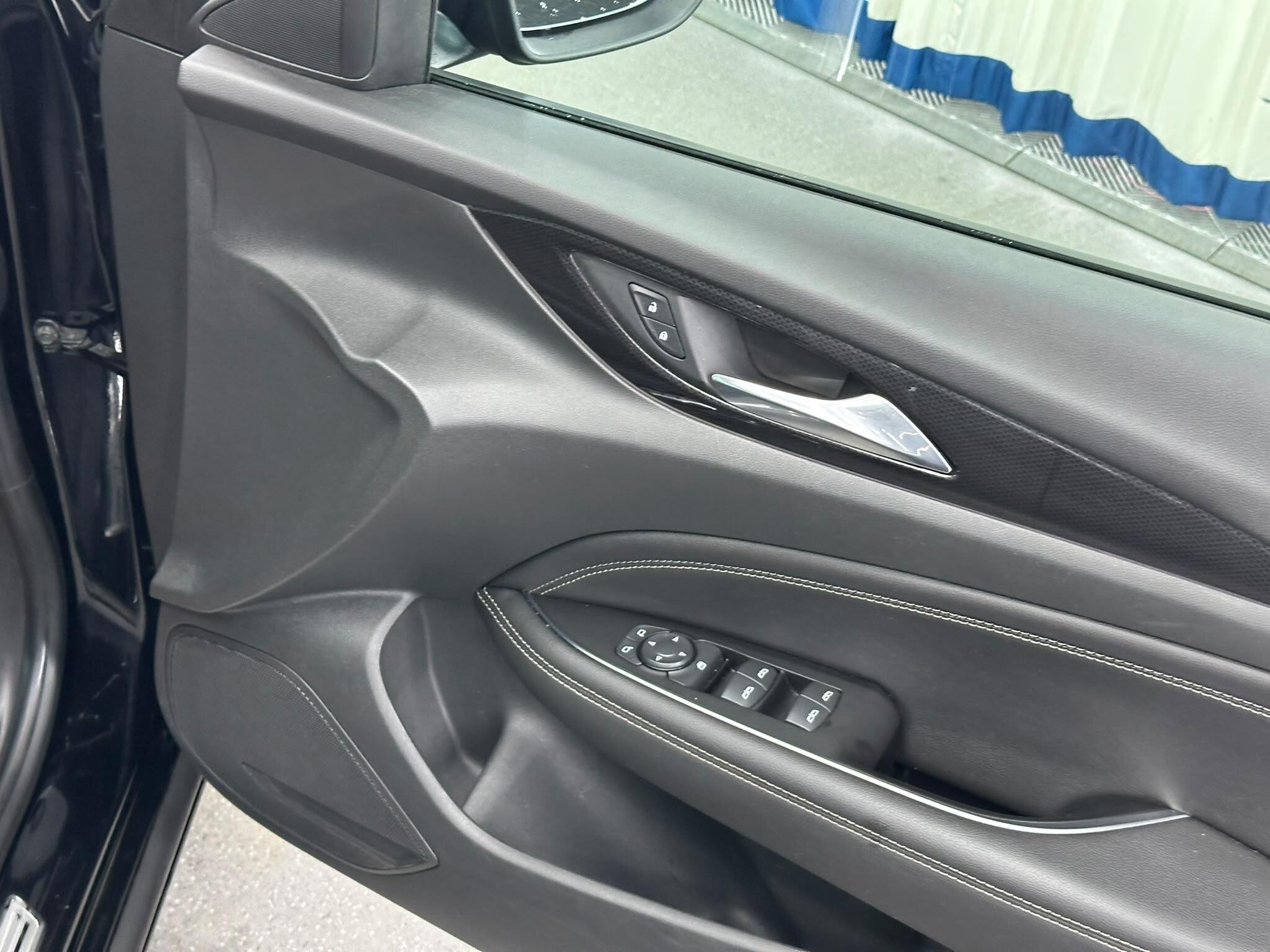 Vauxhall Insignia view 45