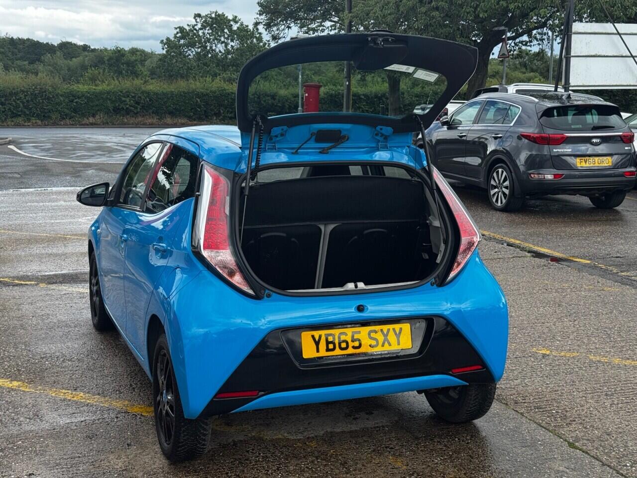 Toyota Aygo view 13