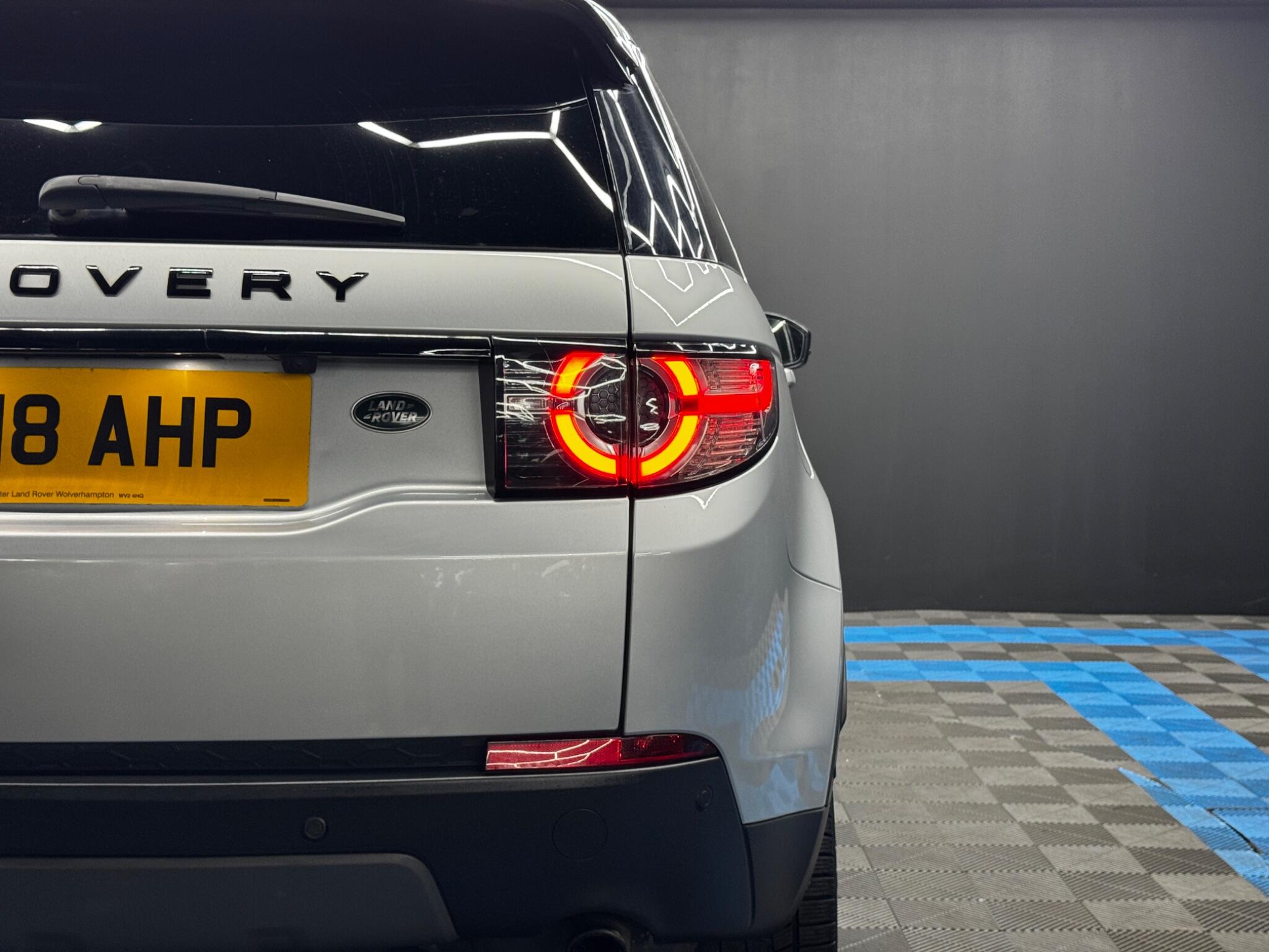 Land Rover Discovery Sport view 44