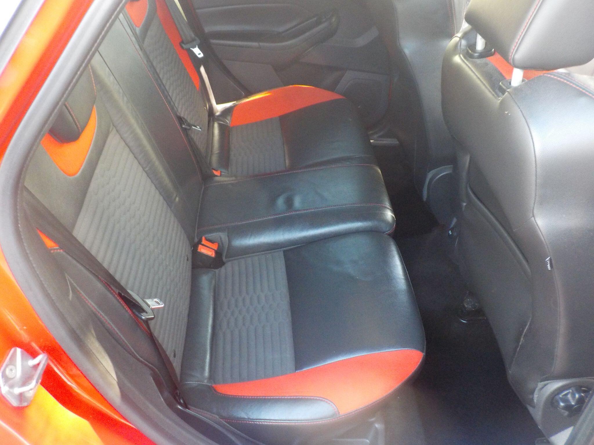 Ford Focus 2.0T EcoBoost ST-2 Euro 5 (s/s) 5dr