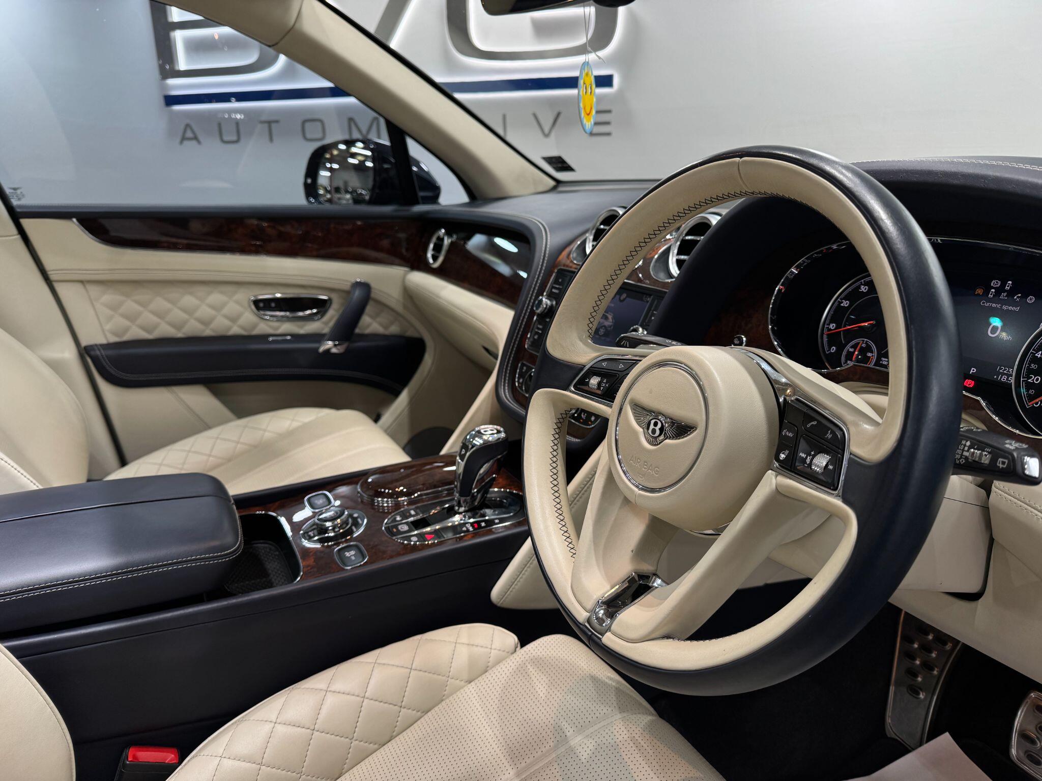 Bentley Bentayga view 28