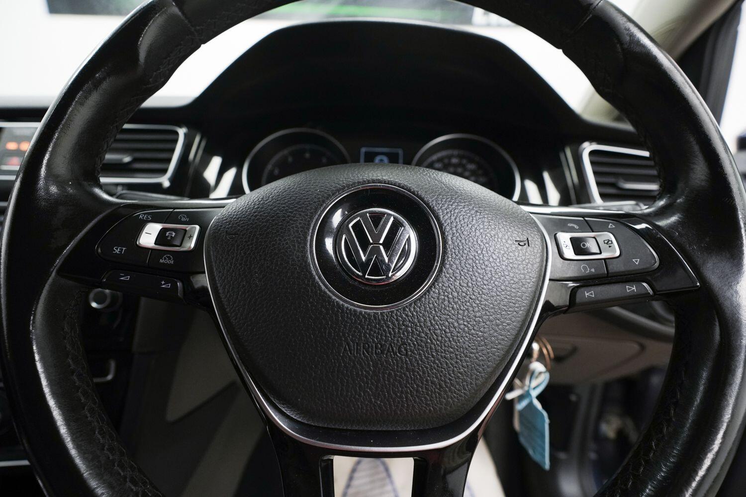 Volkswagen Golf view 20