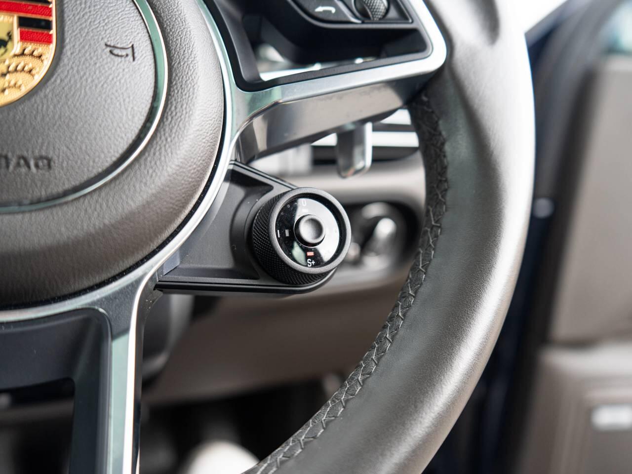Porsche Macan view 20