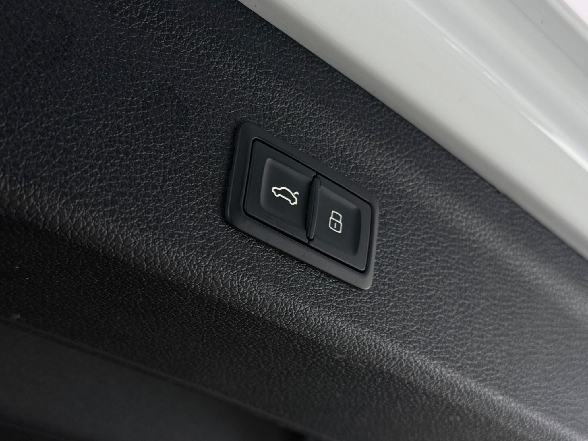 Audi Q3 view 11