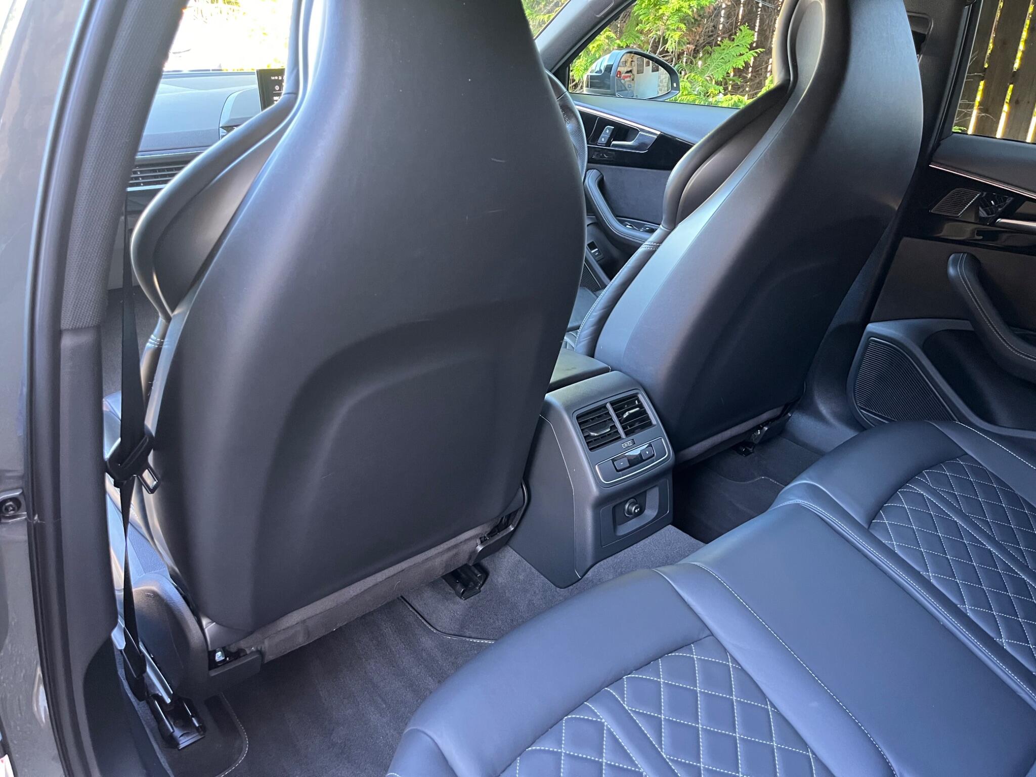 Audi S4 view 36