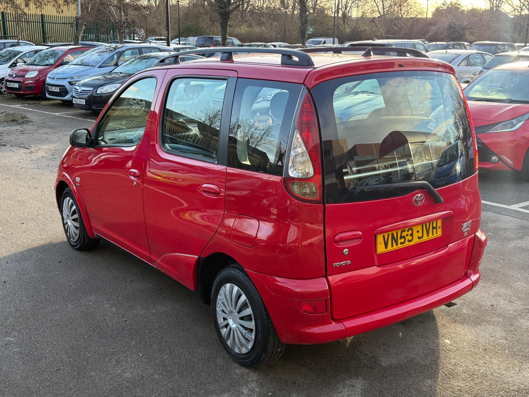 Toyota Yaris Verso - Image 13