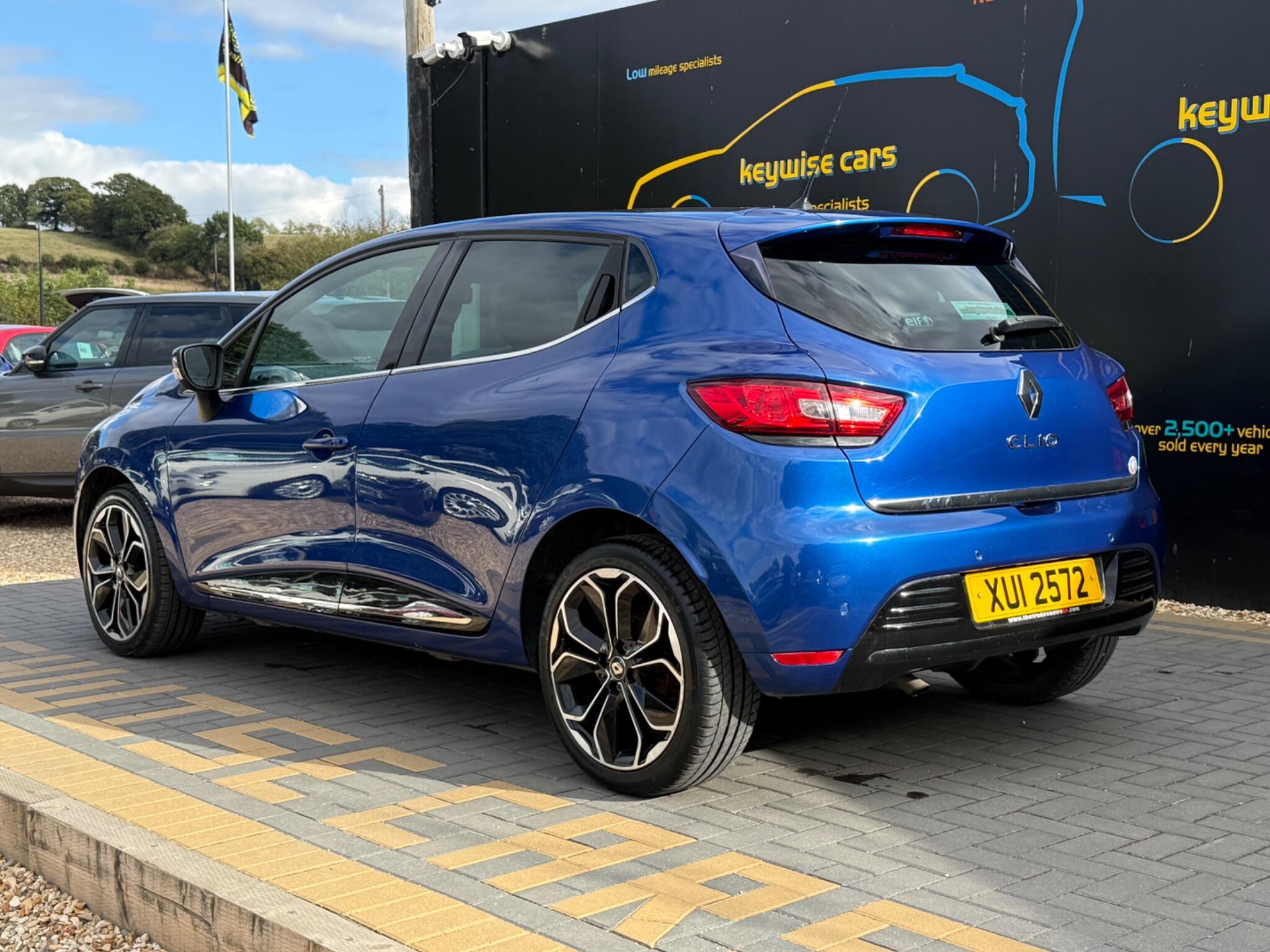 Renault Clio view 2
