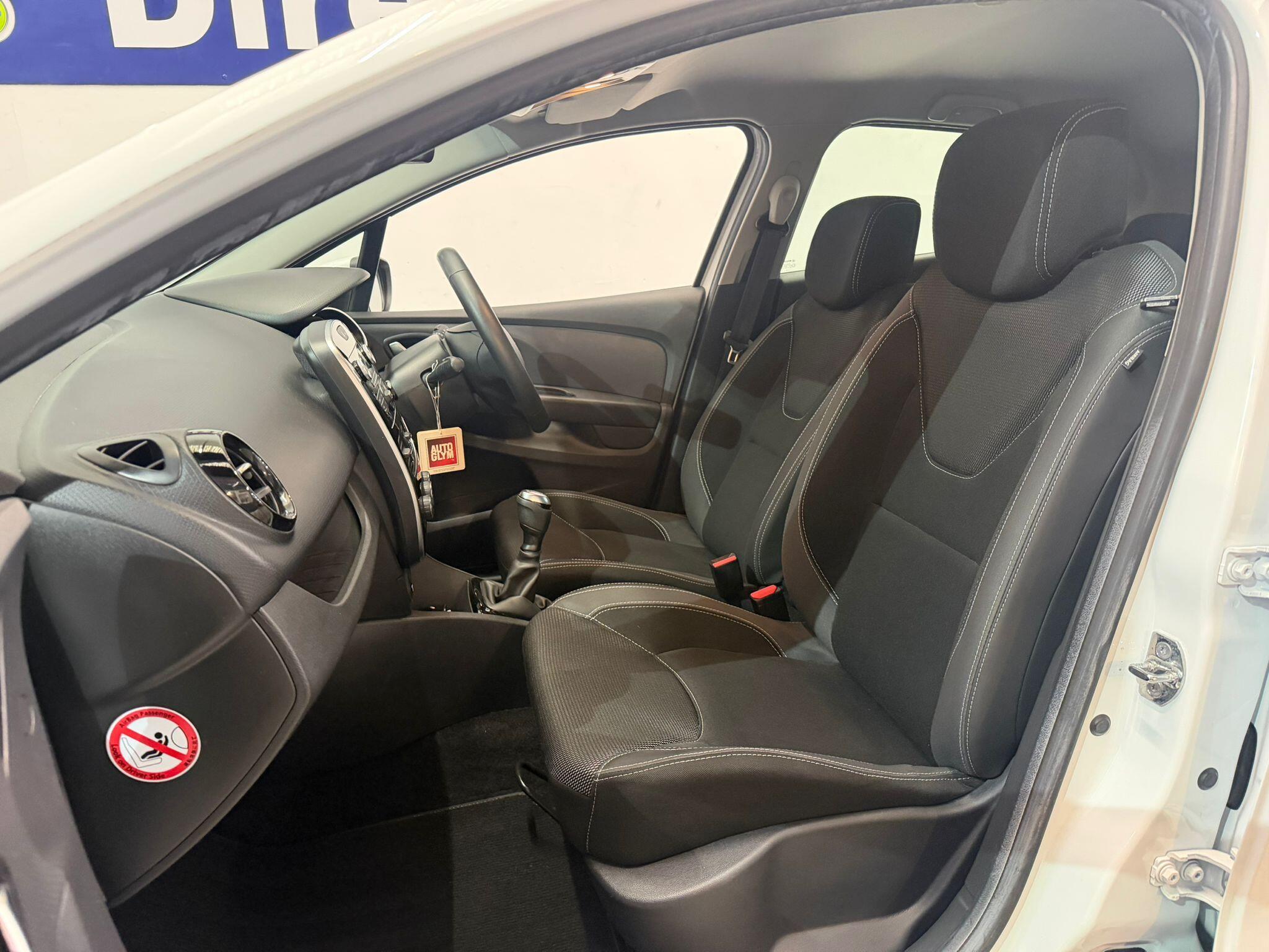 Renault Clio view 11