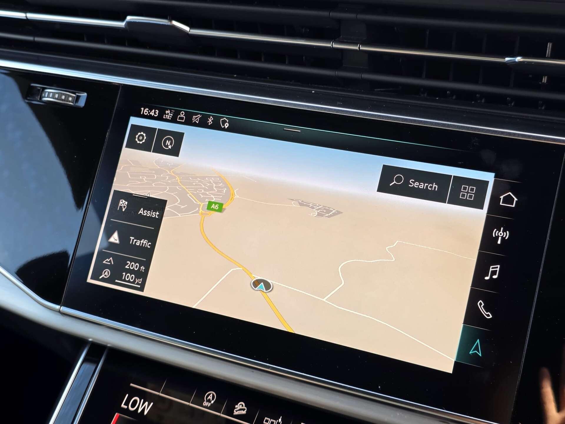 Audi Q8 view 36