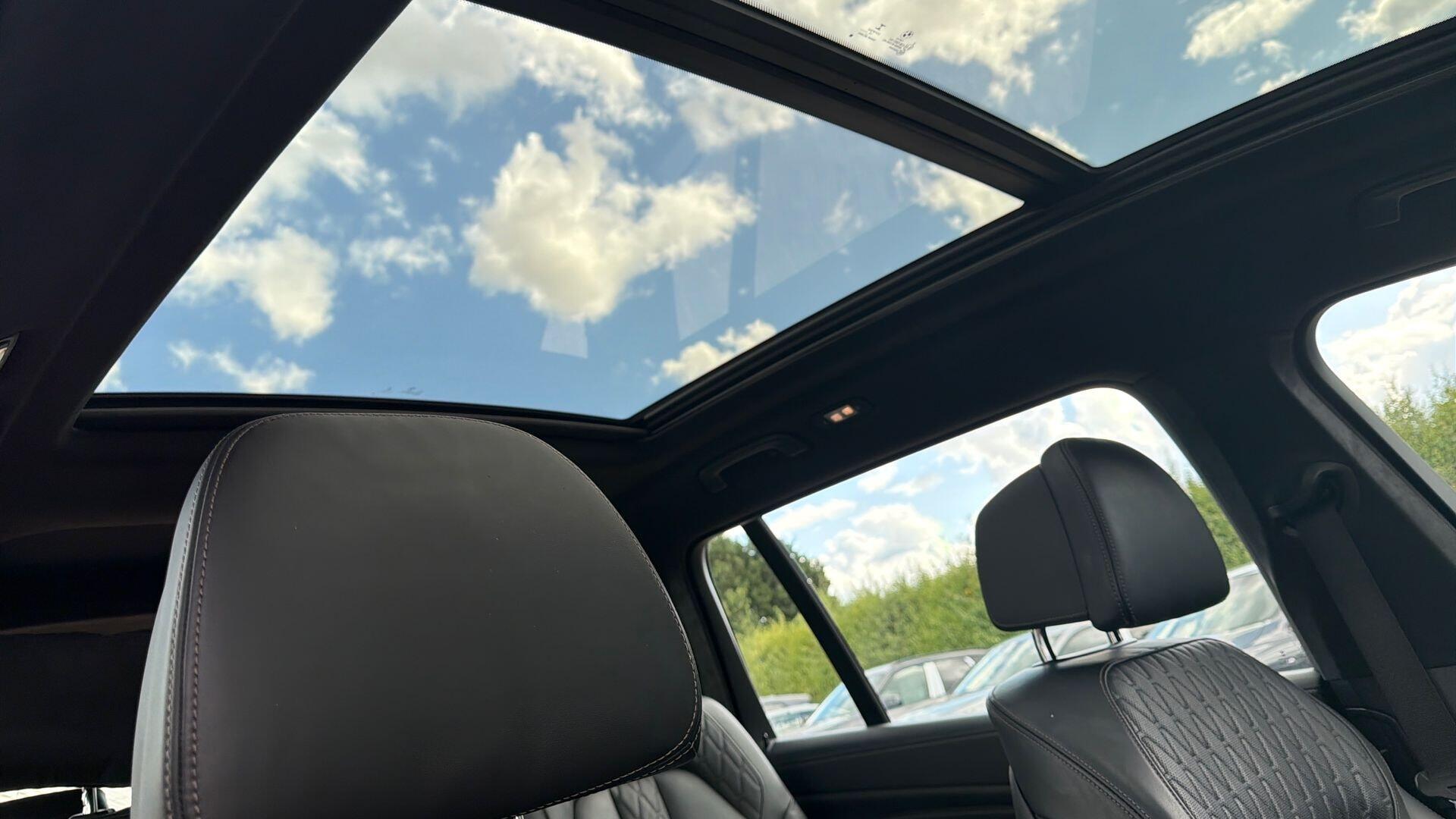 BMW X7 view 22