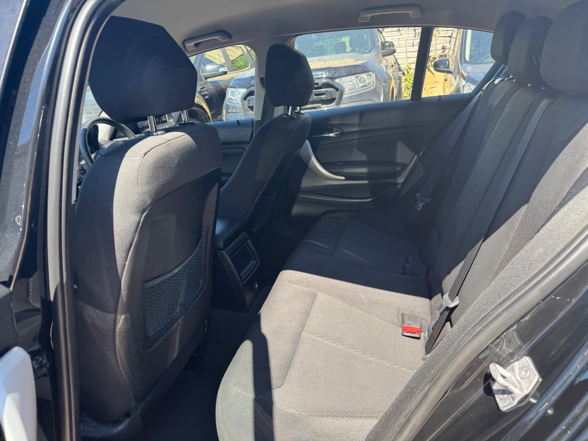 BMW 1 Series view 19