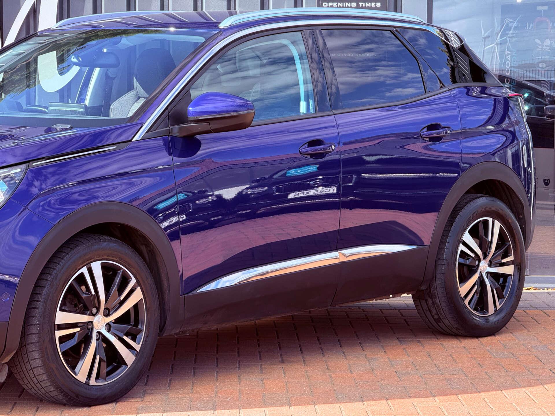 Peugeot 3008 view 3