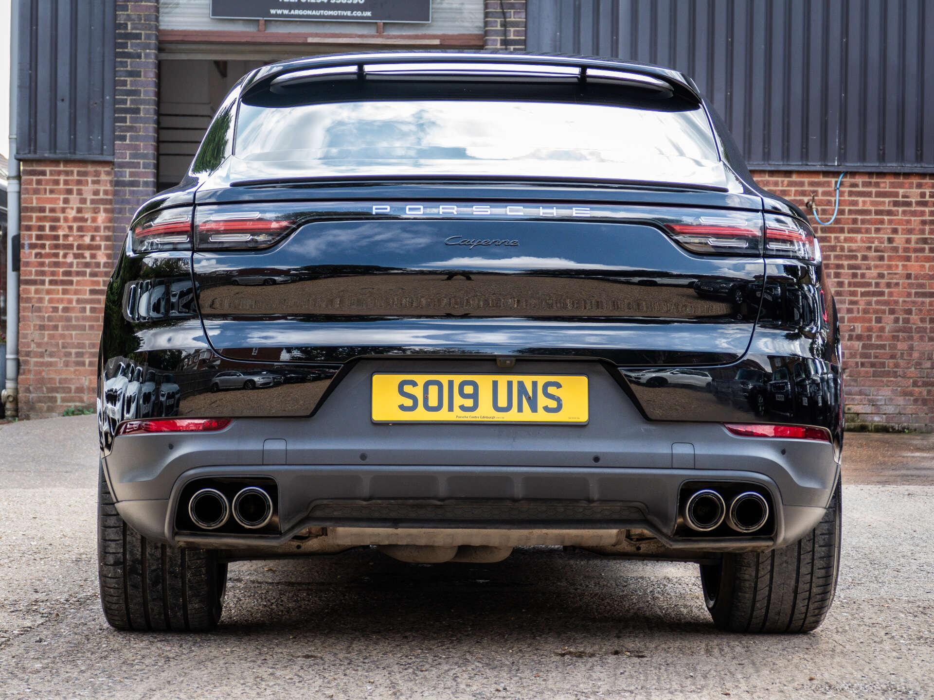 Porsche Cayenne view 16