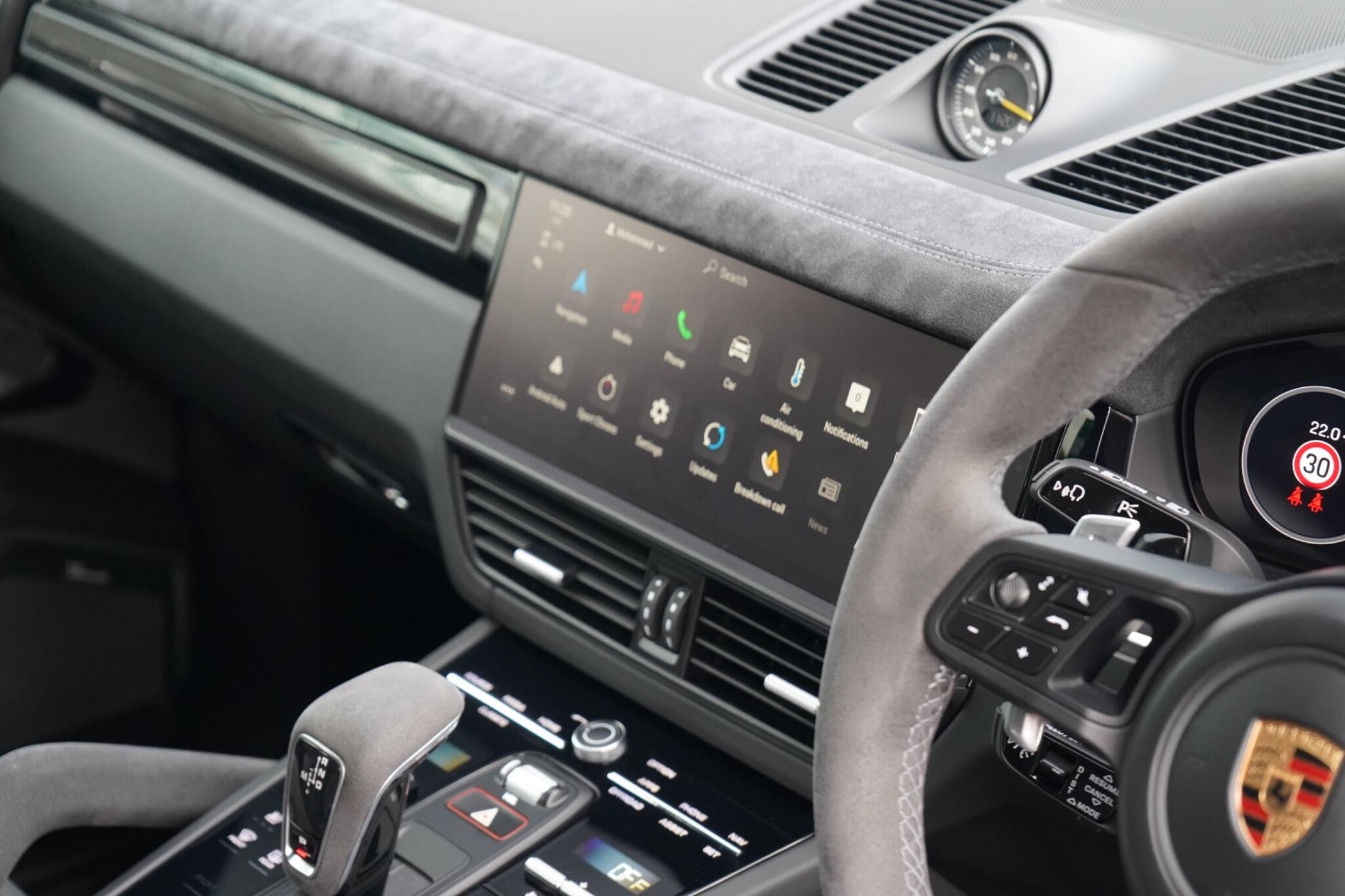 Porsche Cayenne view 25