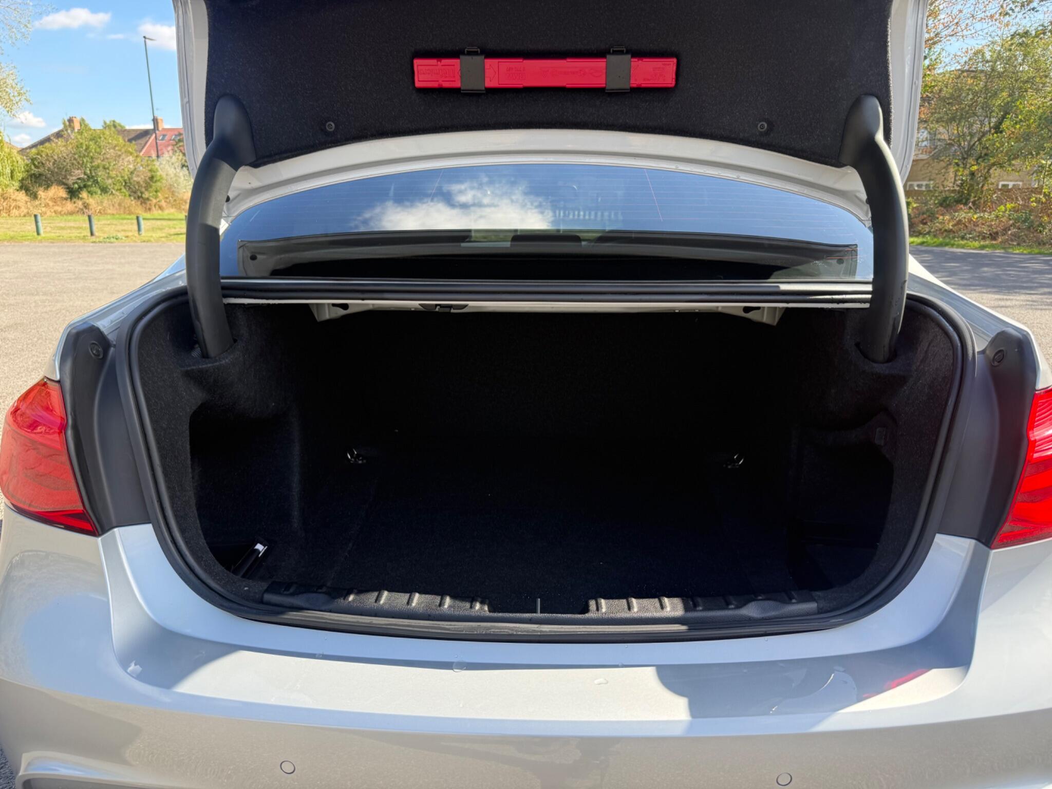 BMW 3 Series view 37