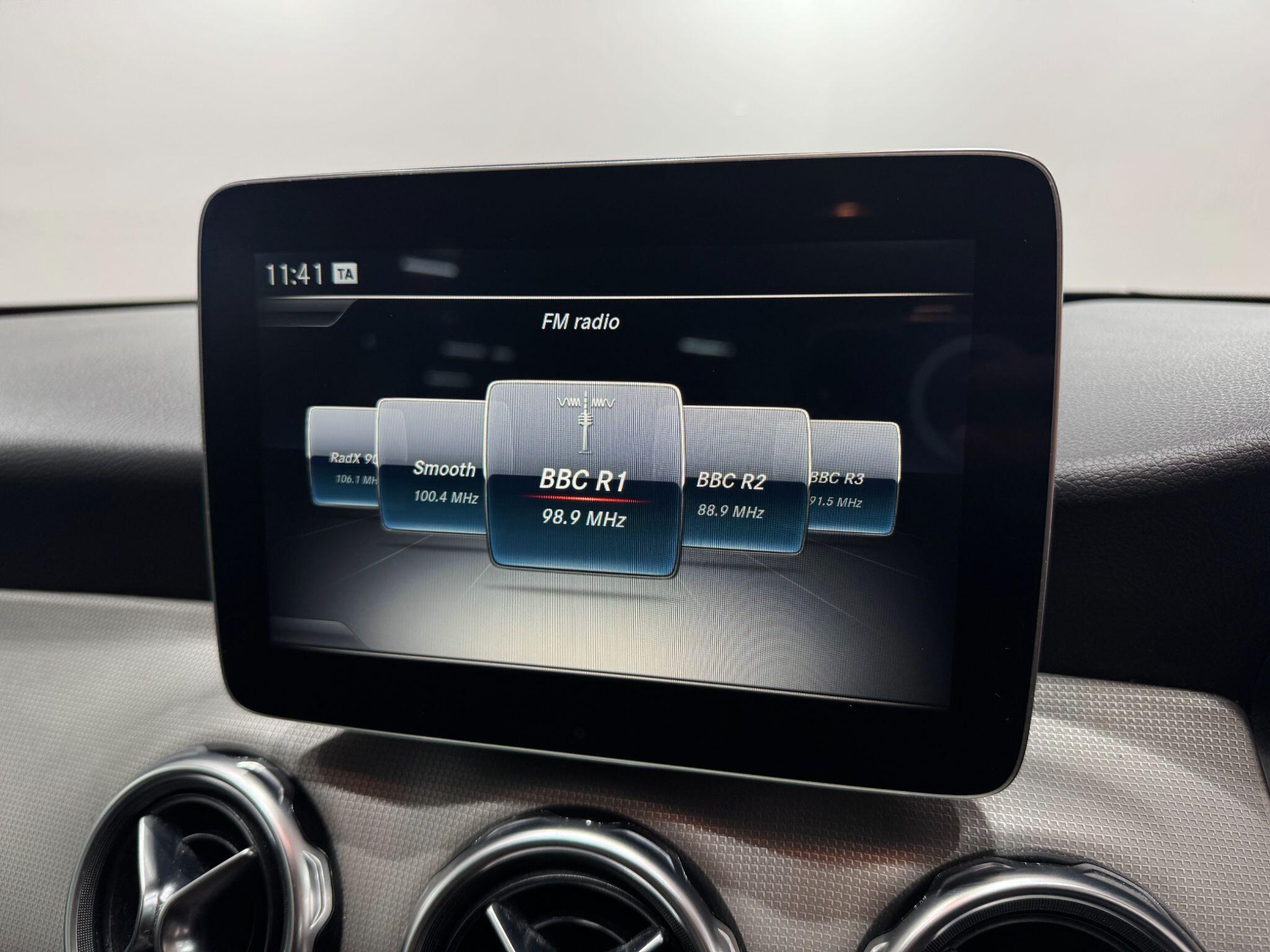 Mercedes-Benz GLA view 37