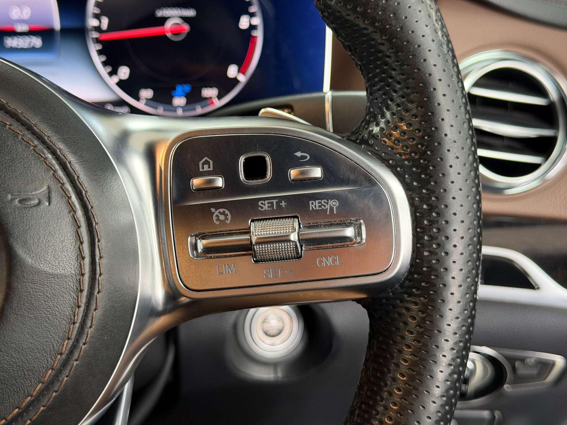 Mercedes-Benz S-Class view 26