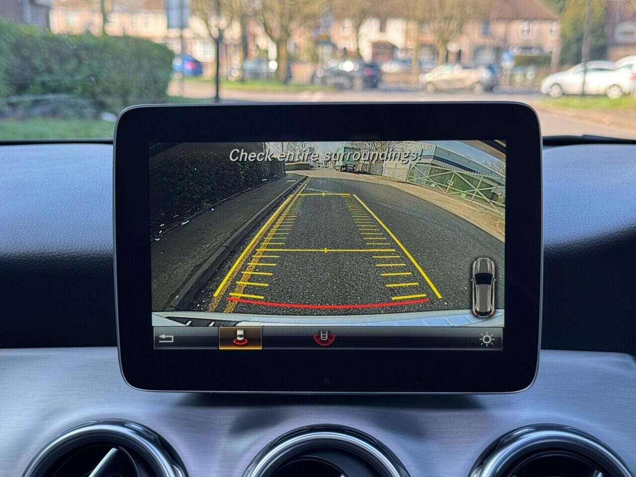 Mercedes-Benz Gla view 16