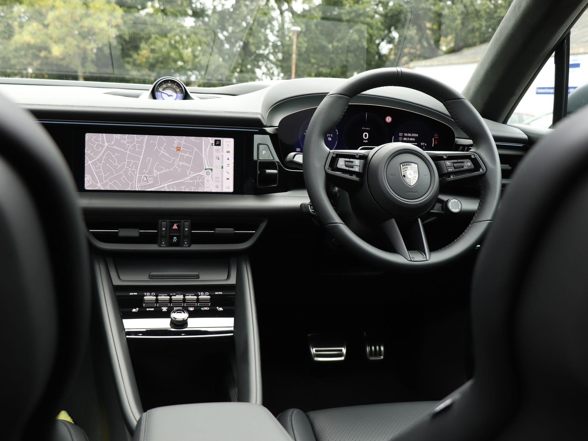 Porsche Macan view 12