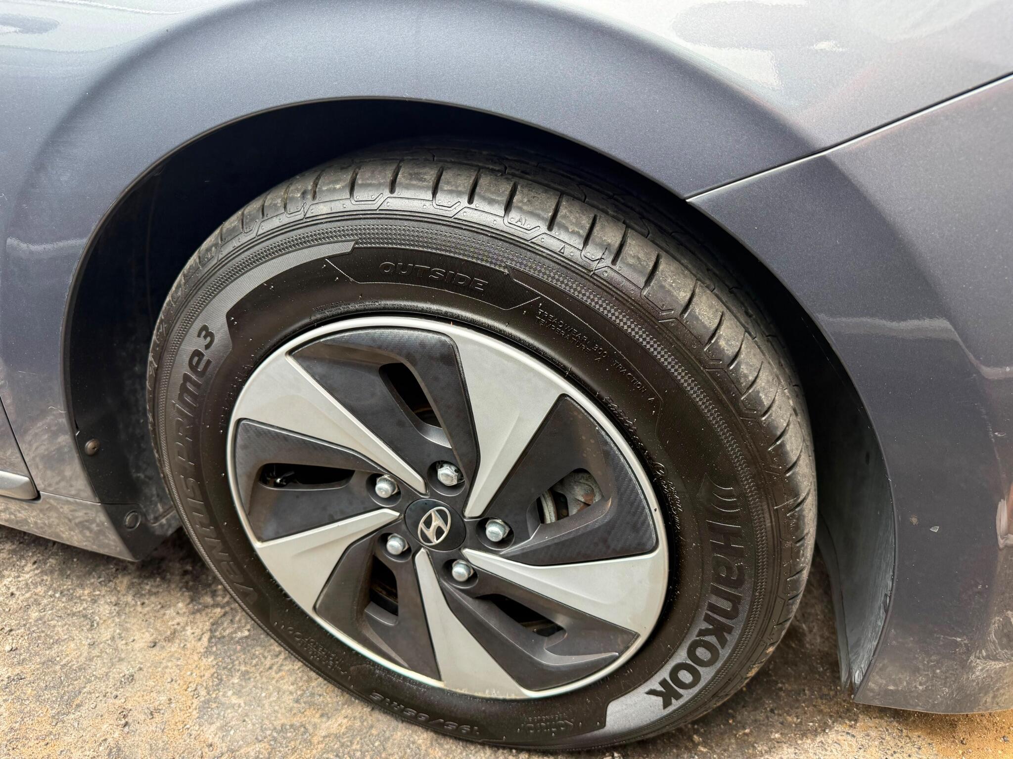 Hyundai Ioniq view 28