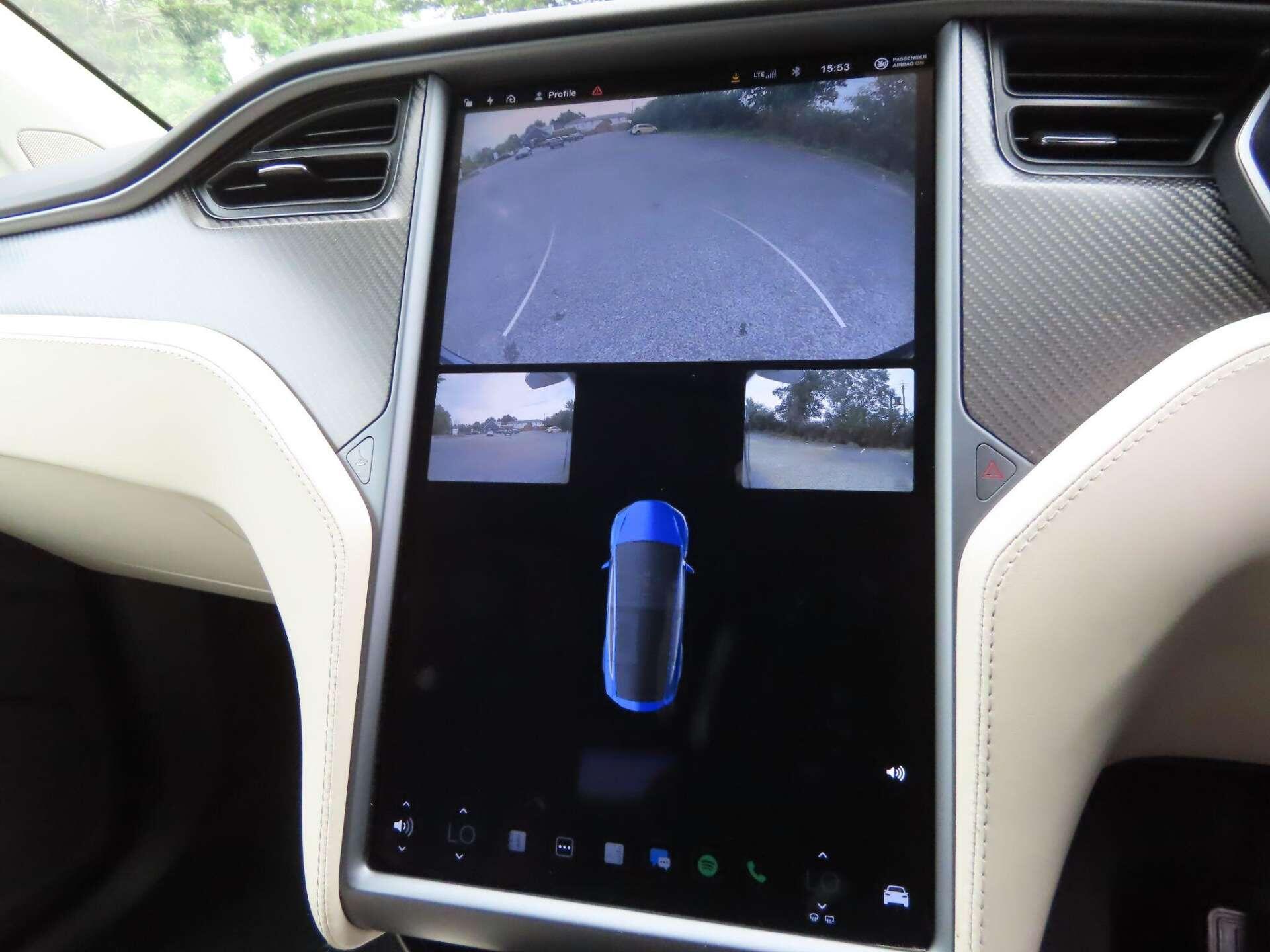 Tesla Model X view 14