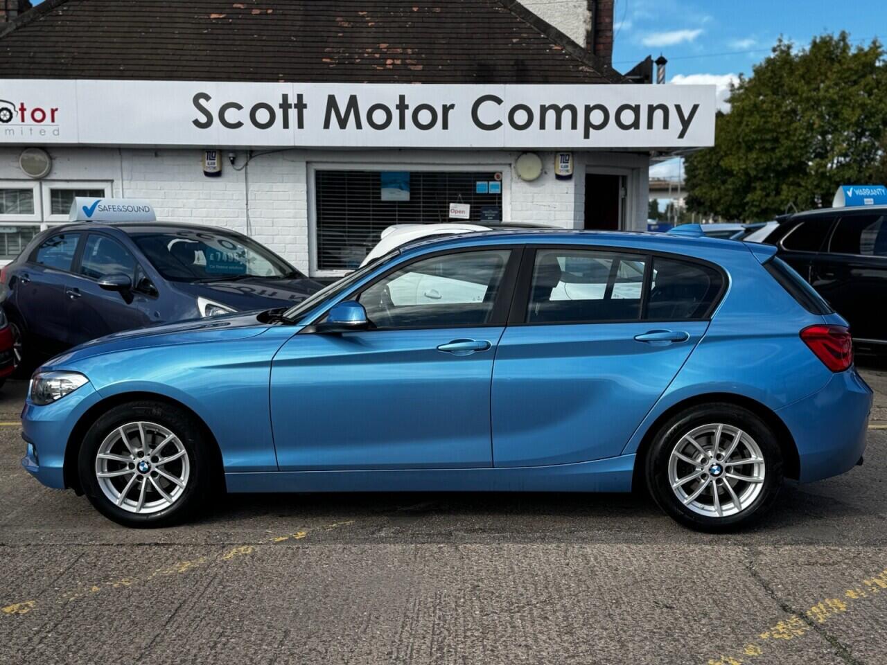 BMW 1 Series view 8