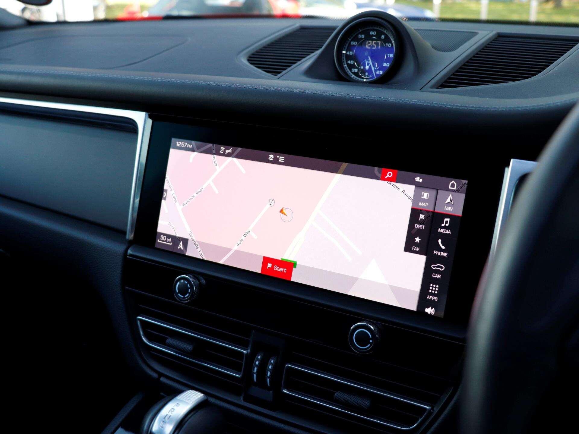 Porsche Macan view 14