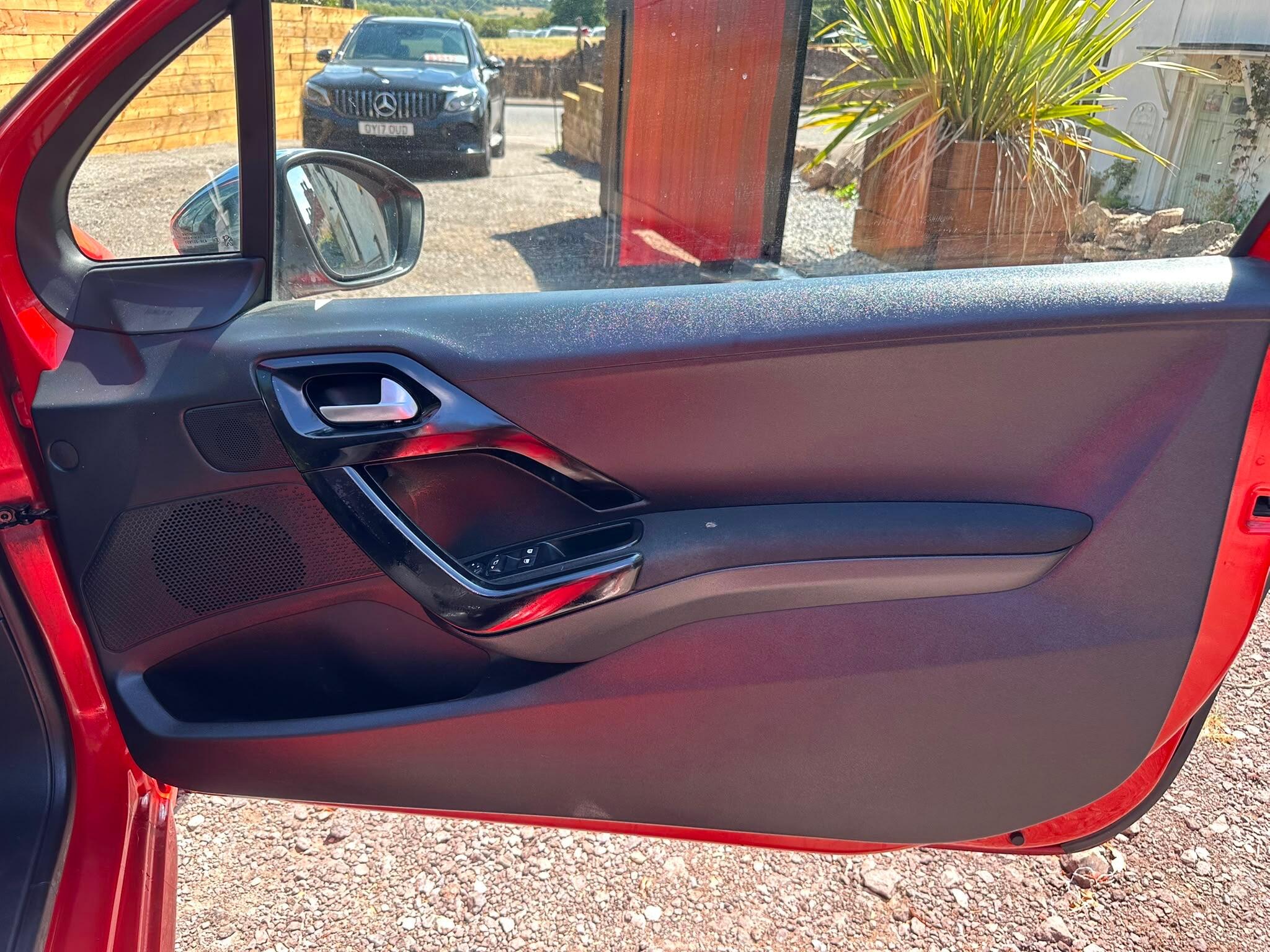 Peugeot 208 view 28