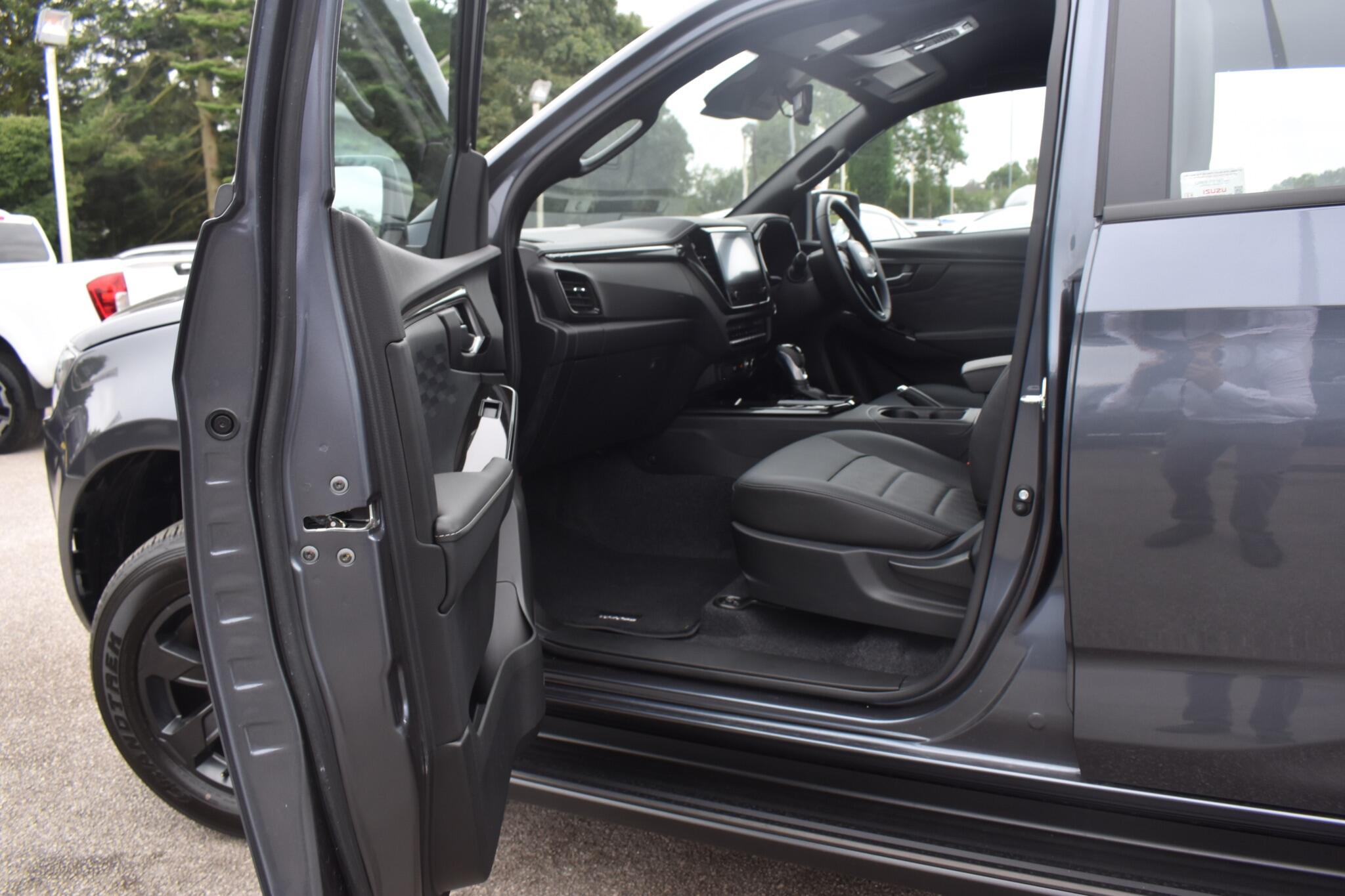 D-Max - 1.9 TD V-Cross Auto 4WD Euro 6 (s/s) 4dr - Image 4