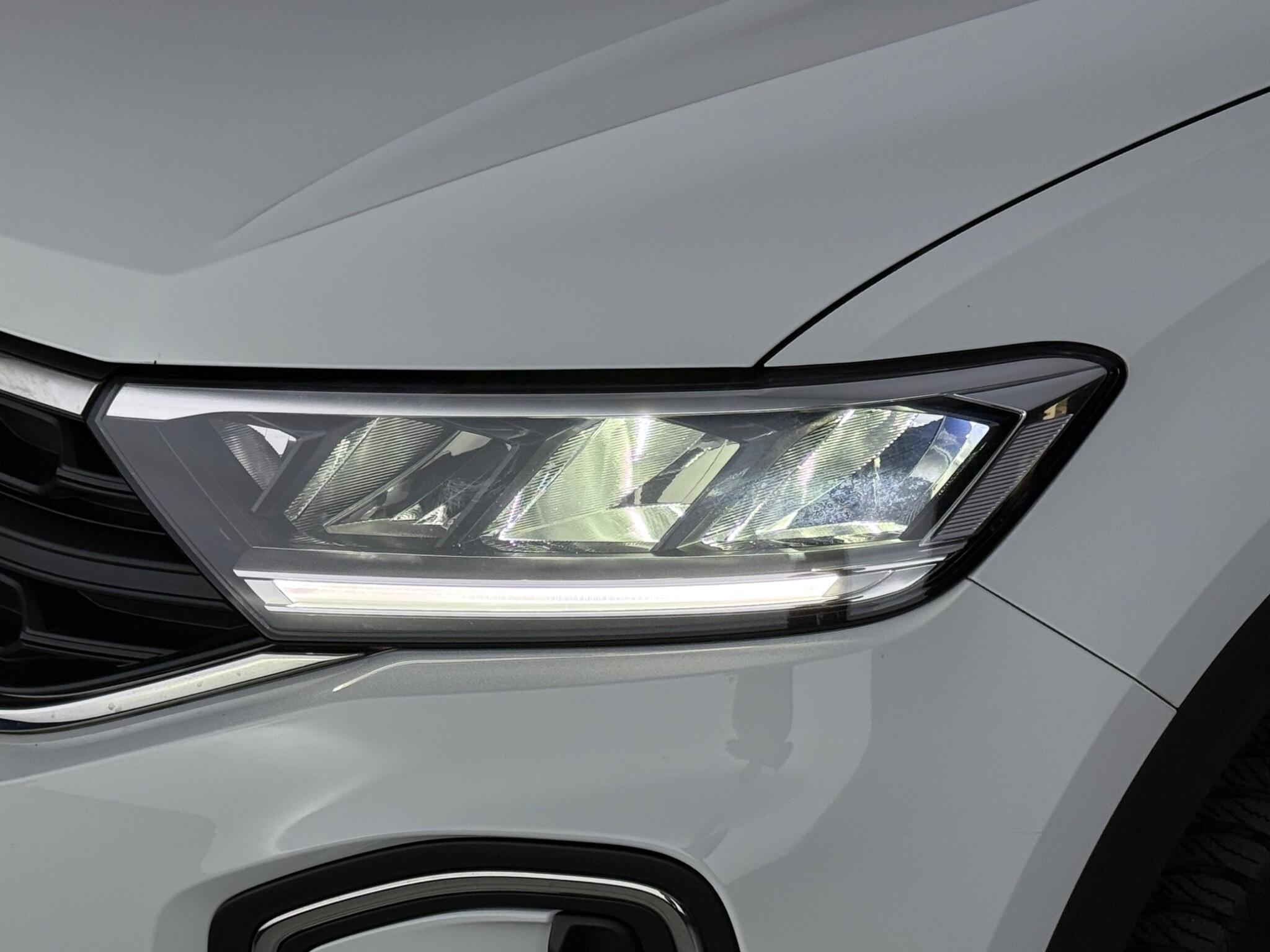Volkswagen T-Roc view 12
