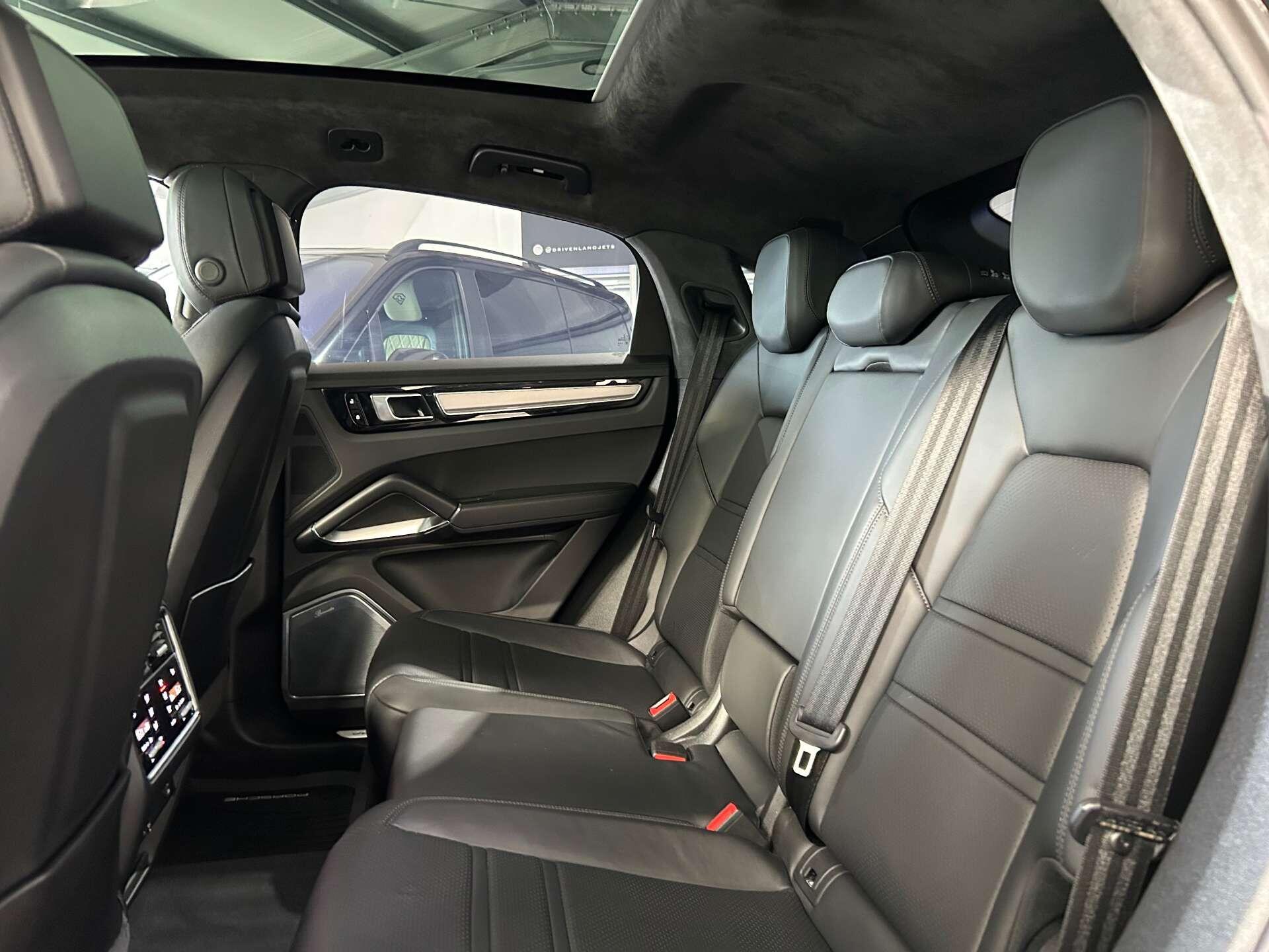 Porsche Cayenne view 24