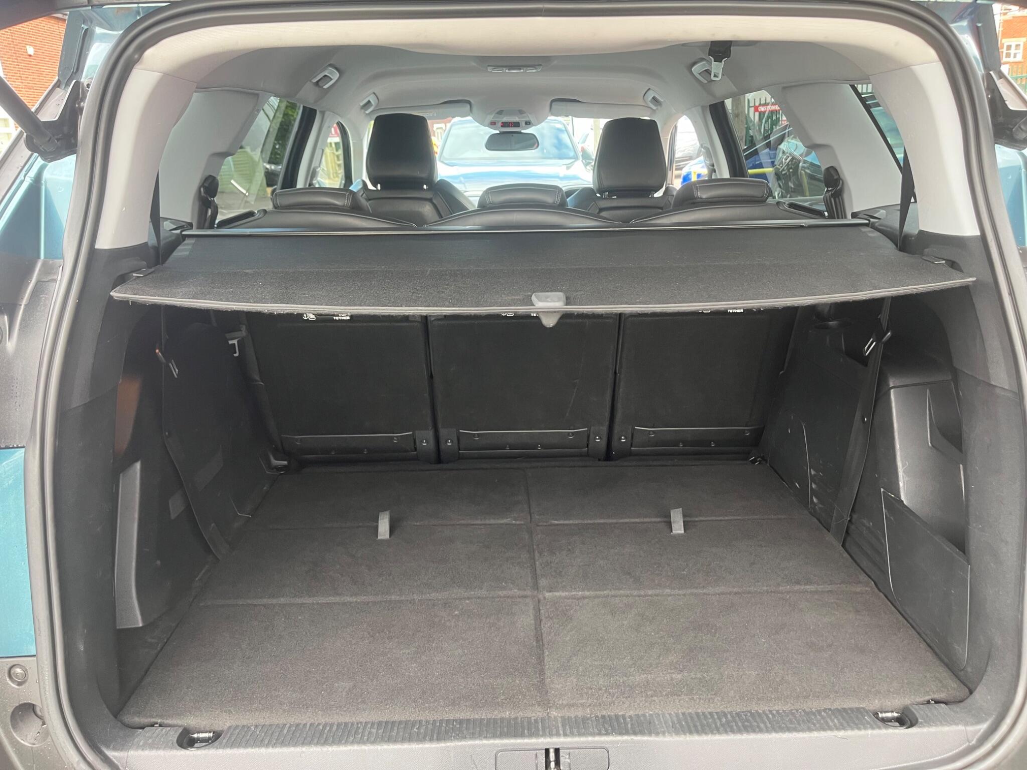 Peugeot 5008 view 16