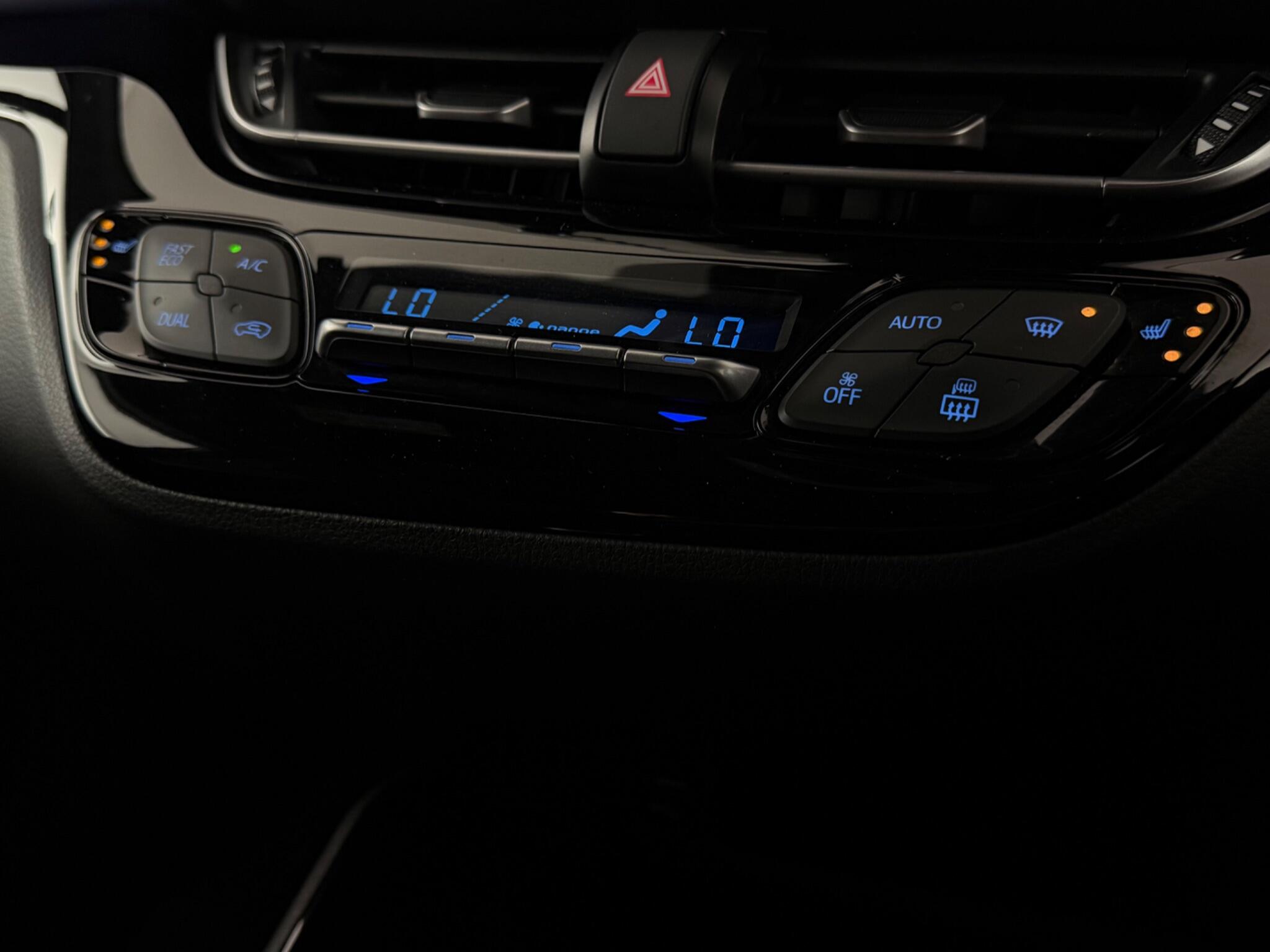 Toyota C-HR view 27