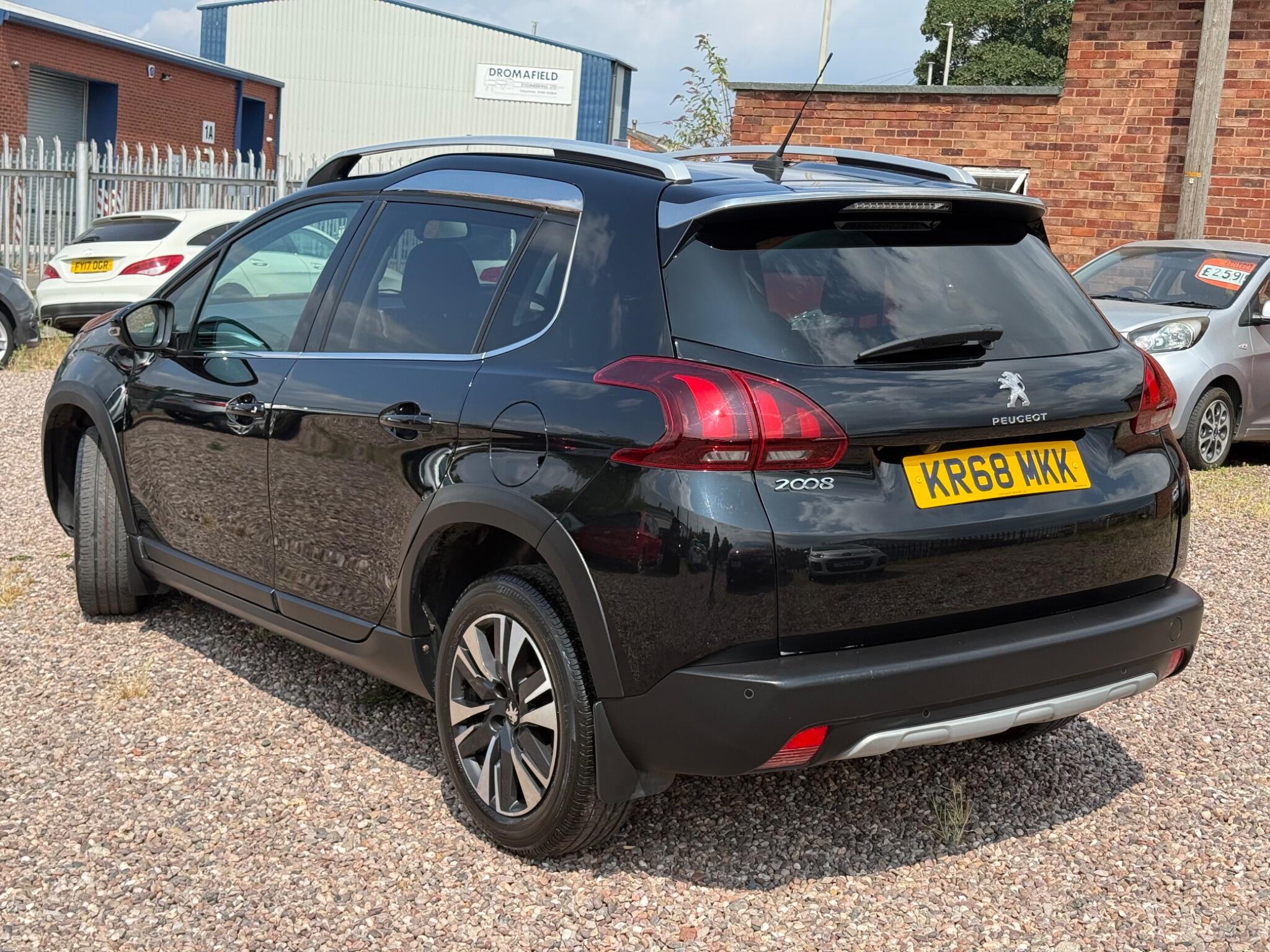 Peugeot 2008 view 4