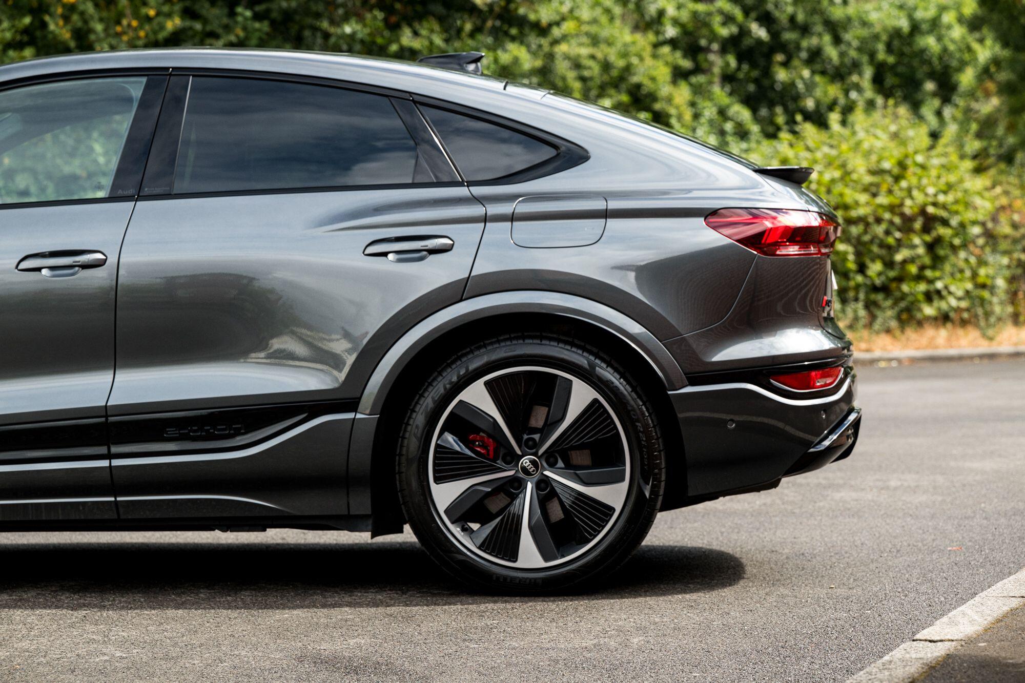 Audi SQ6 E-Tron view 24