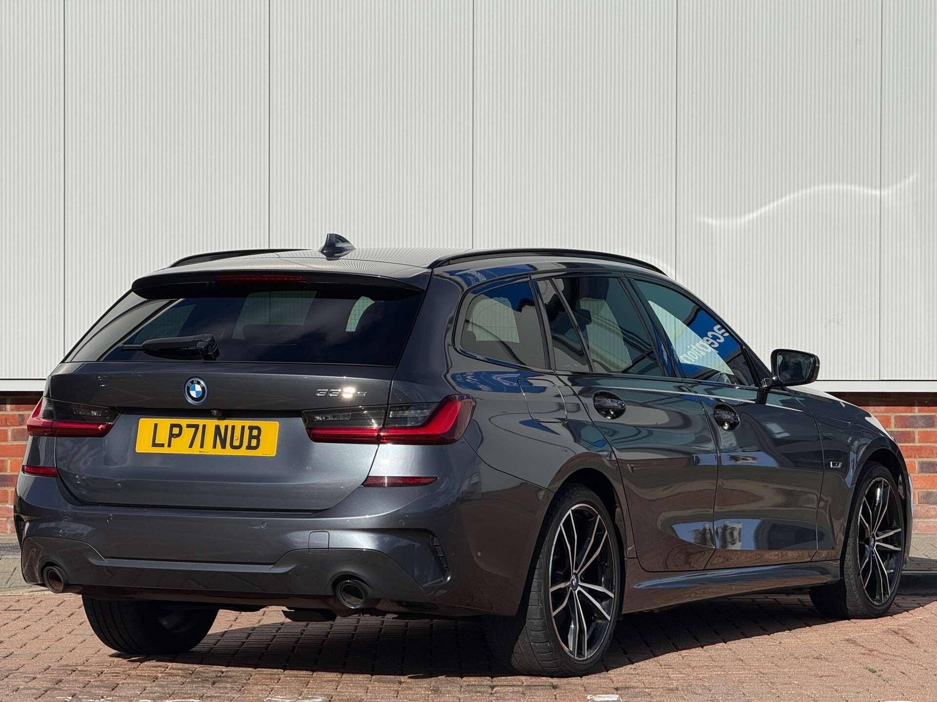 BMW 3 Series view 6