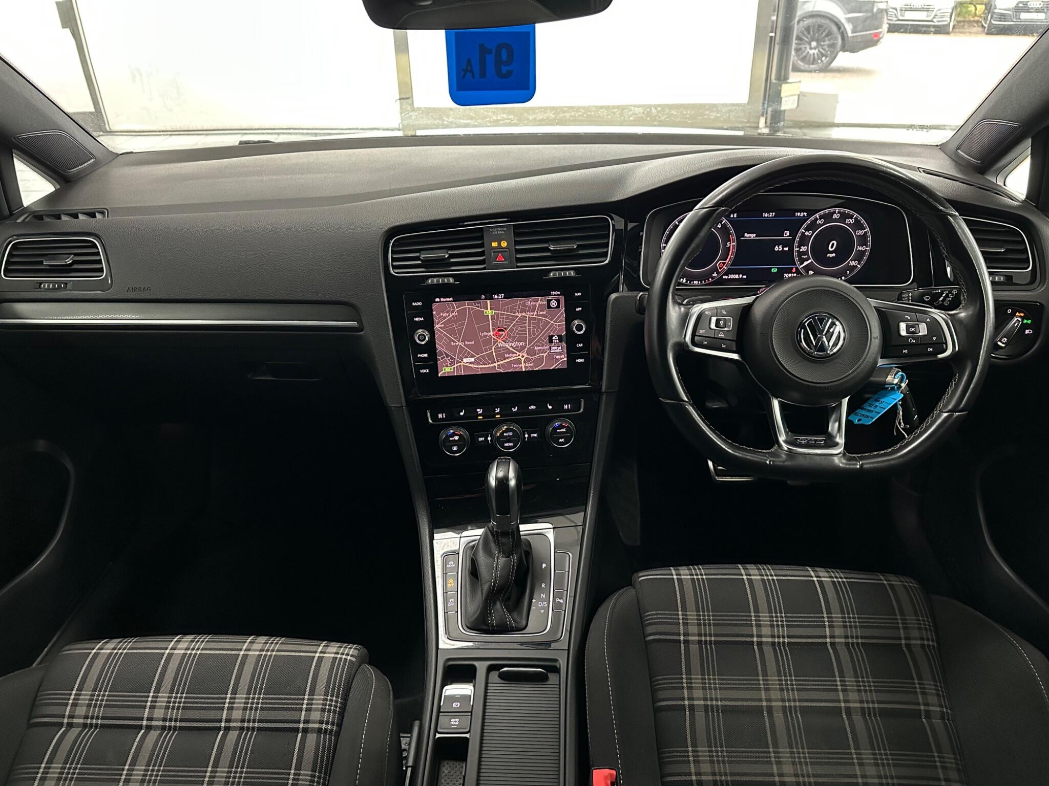 Volkswagen Golf view 17