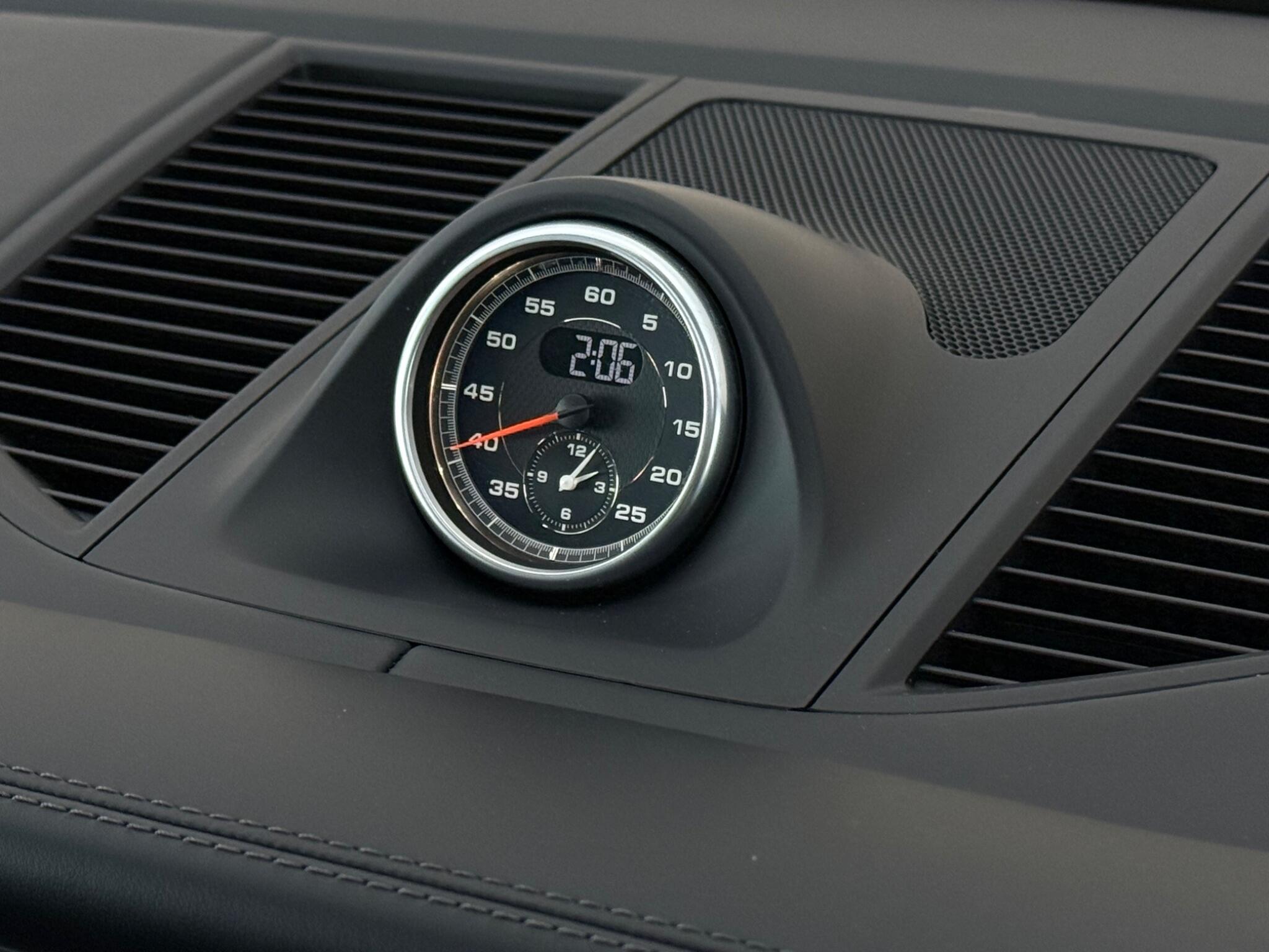 Porsche Macan view 30