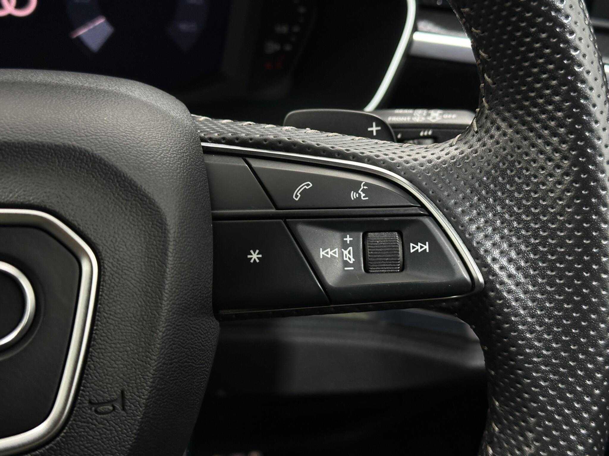 Audi Q3 view 16
