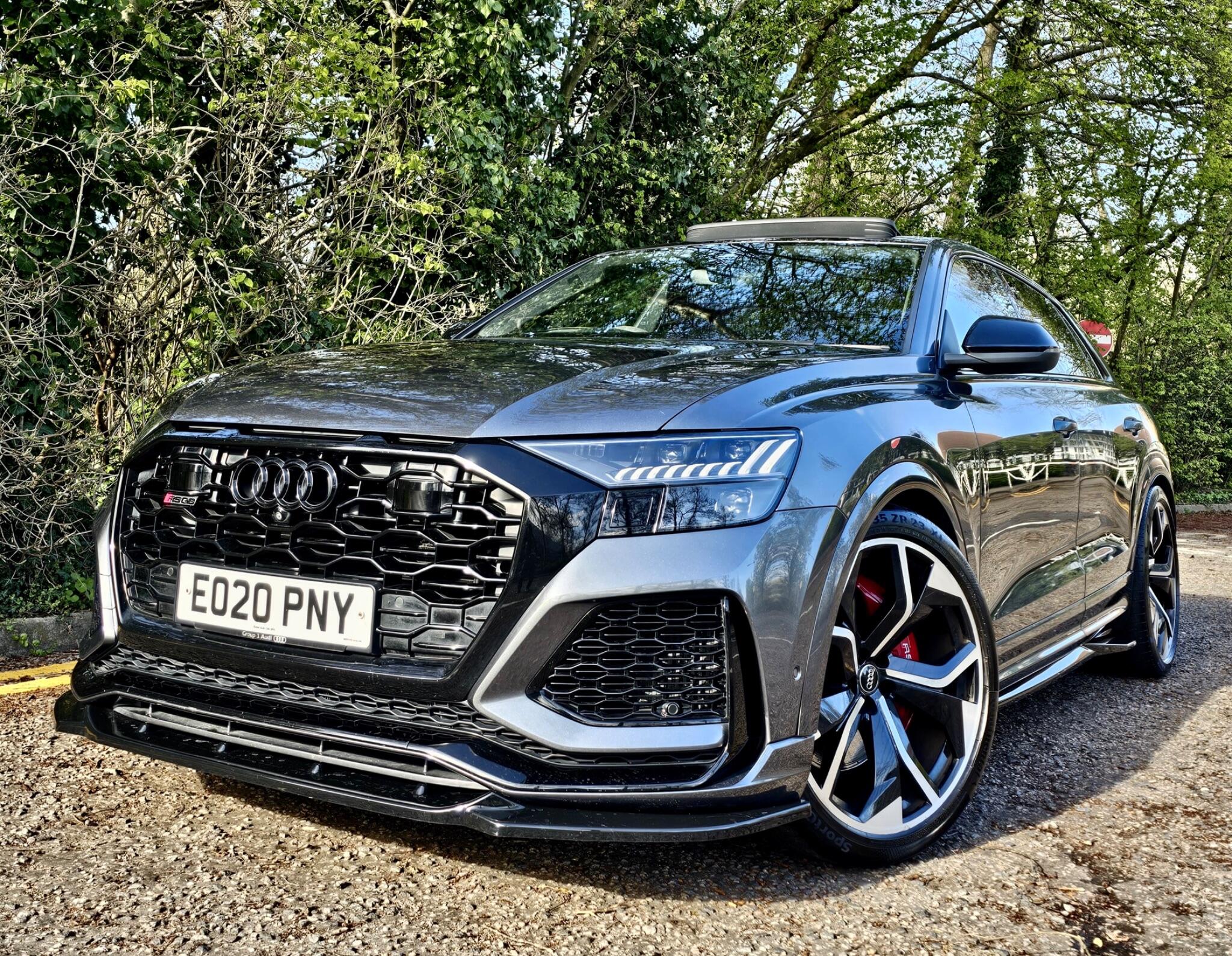 Audi RS Q8 view 18