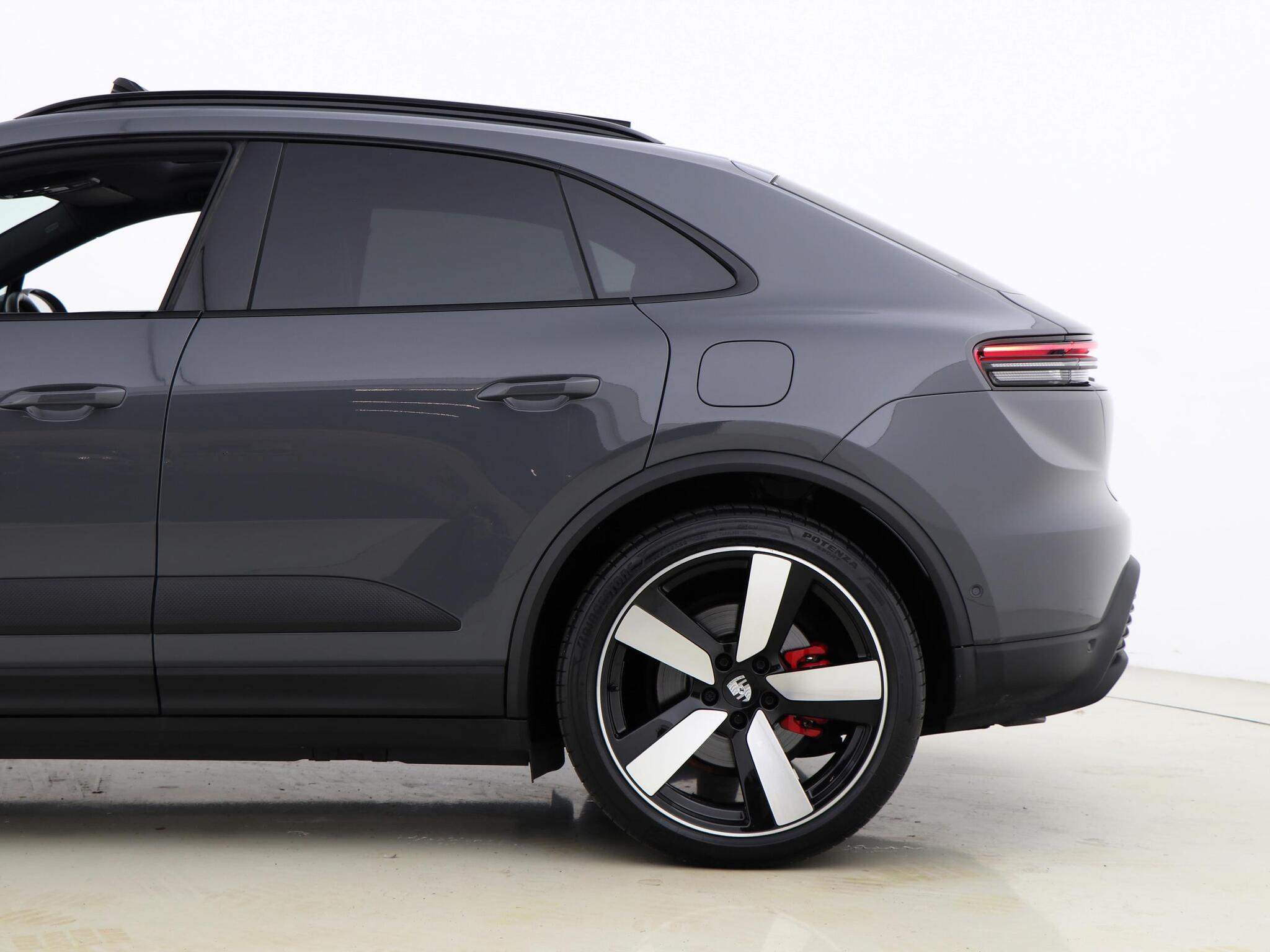 Porsche Macan view 17